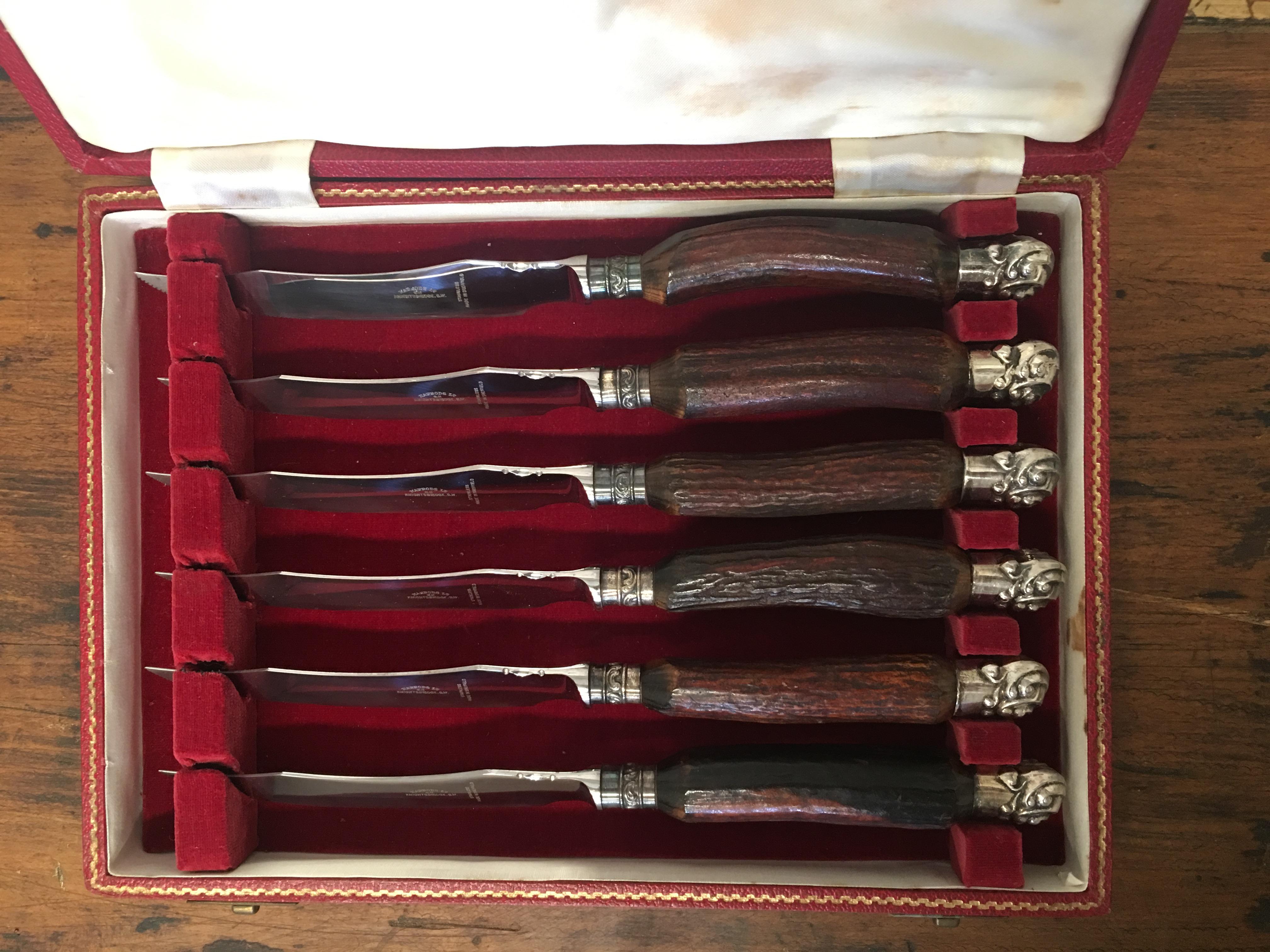 Victorian by Gee Holmes ltd. English (Harrods at Knight bridge) sterling silver, stainless steel and horn knife carving set, six pieces.


Measures: Long knife 9.44 in.
