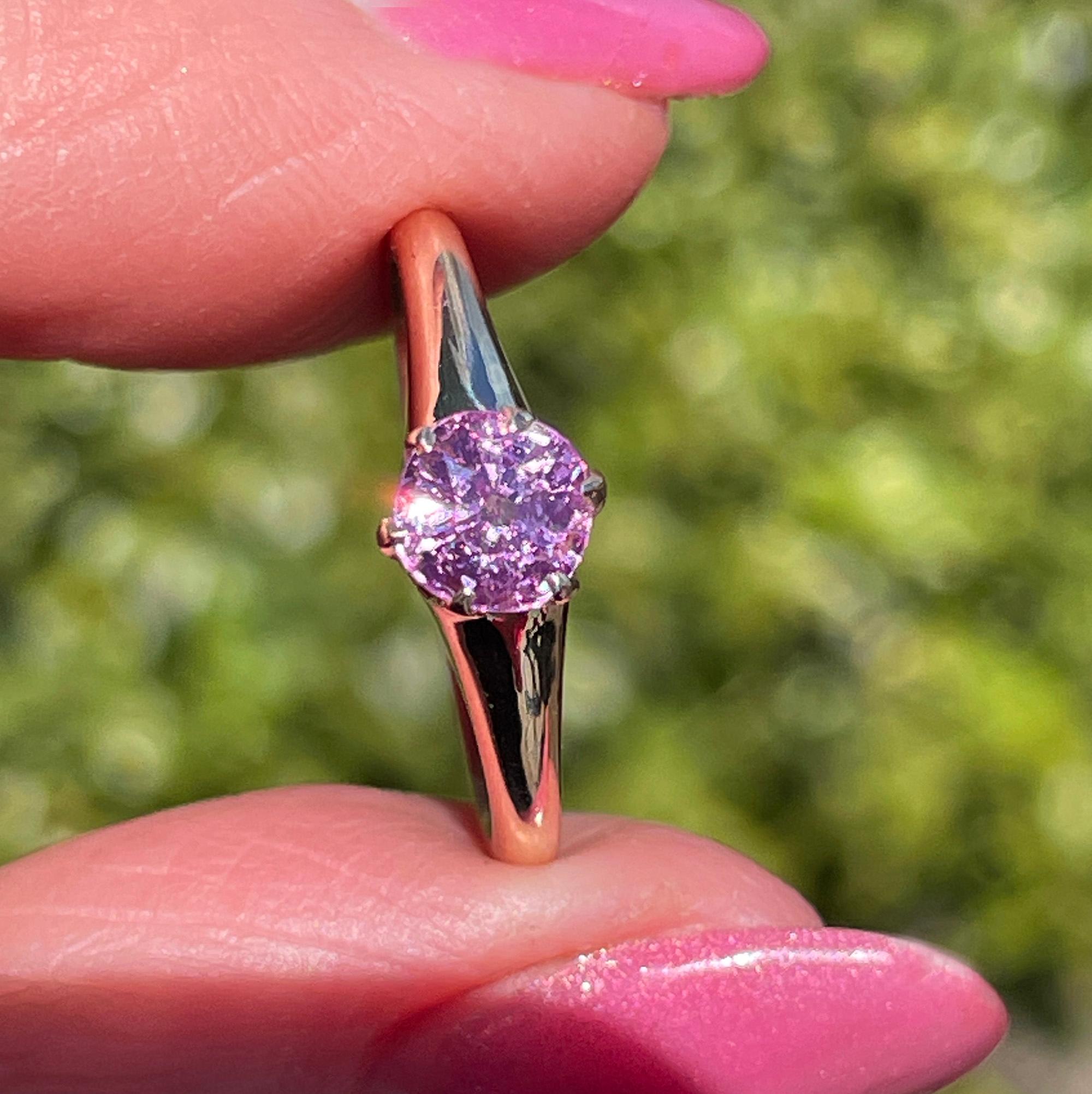 Victorian C. 1890s Antique GIA 1.09ct Pink Sapphire Solitaire 9K Rose Gold Ring For Sale 5