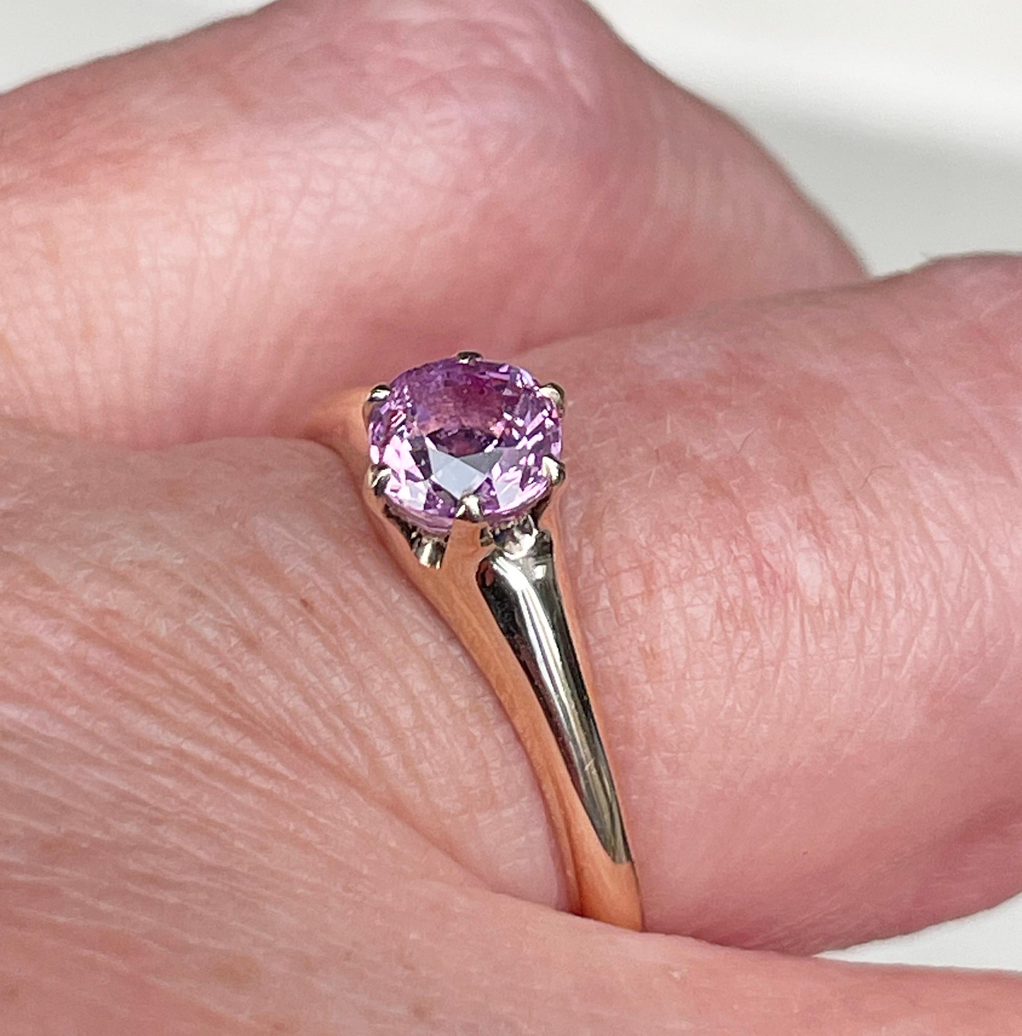 Victorian C. 1890s Antique GIA 1.09ct Pink Sapphire Solitaire 9K Rose Gold Ring For Sale 9