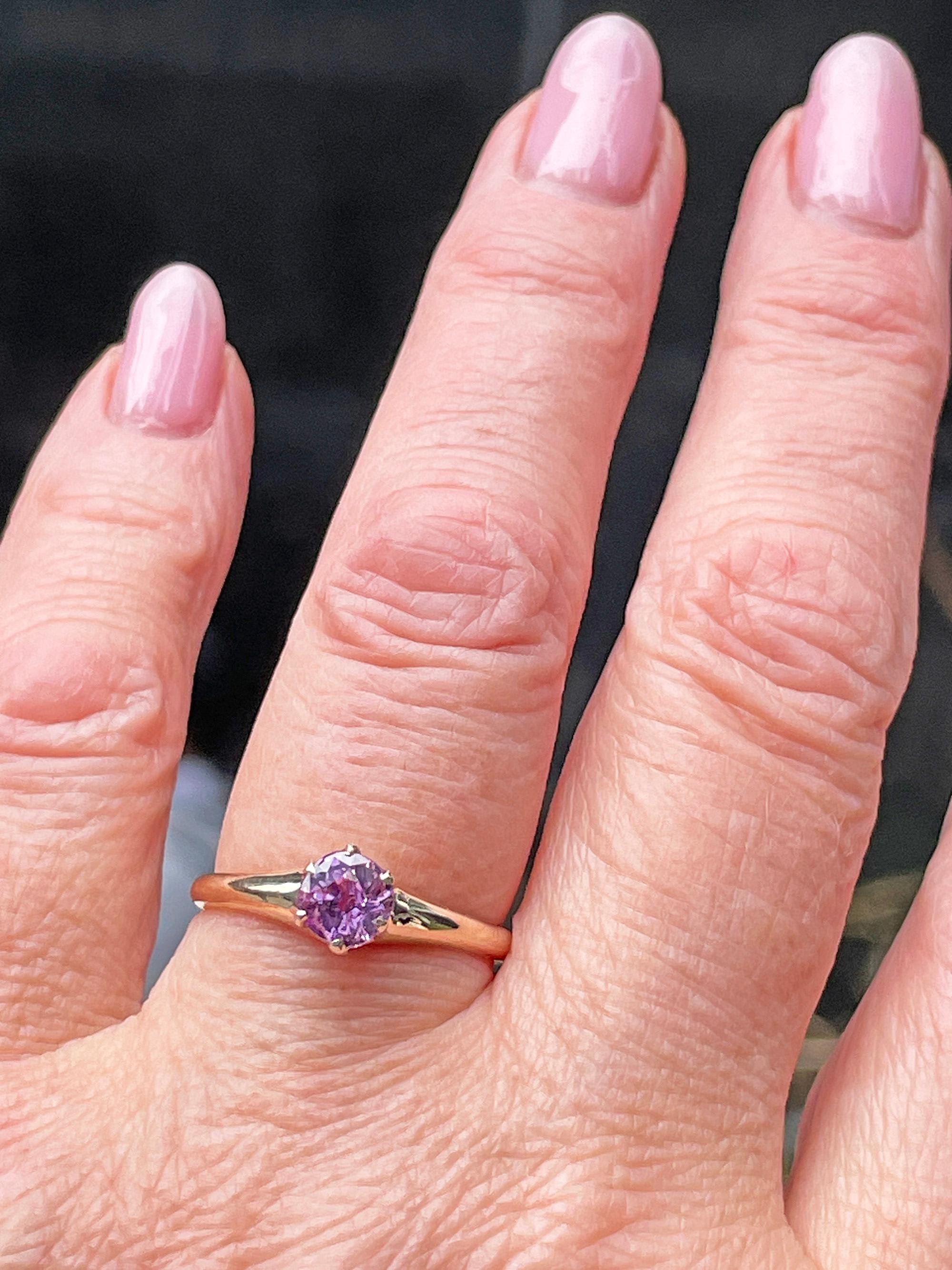 Victorian C. 1890s Antique GIA 1.09ct Pink Sapphire Solitaire 9K Rose Gold Ring For Sale 10