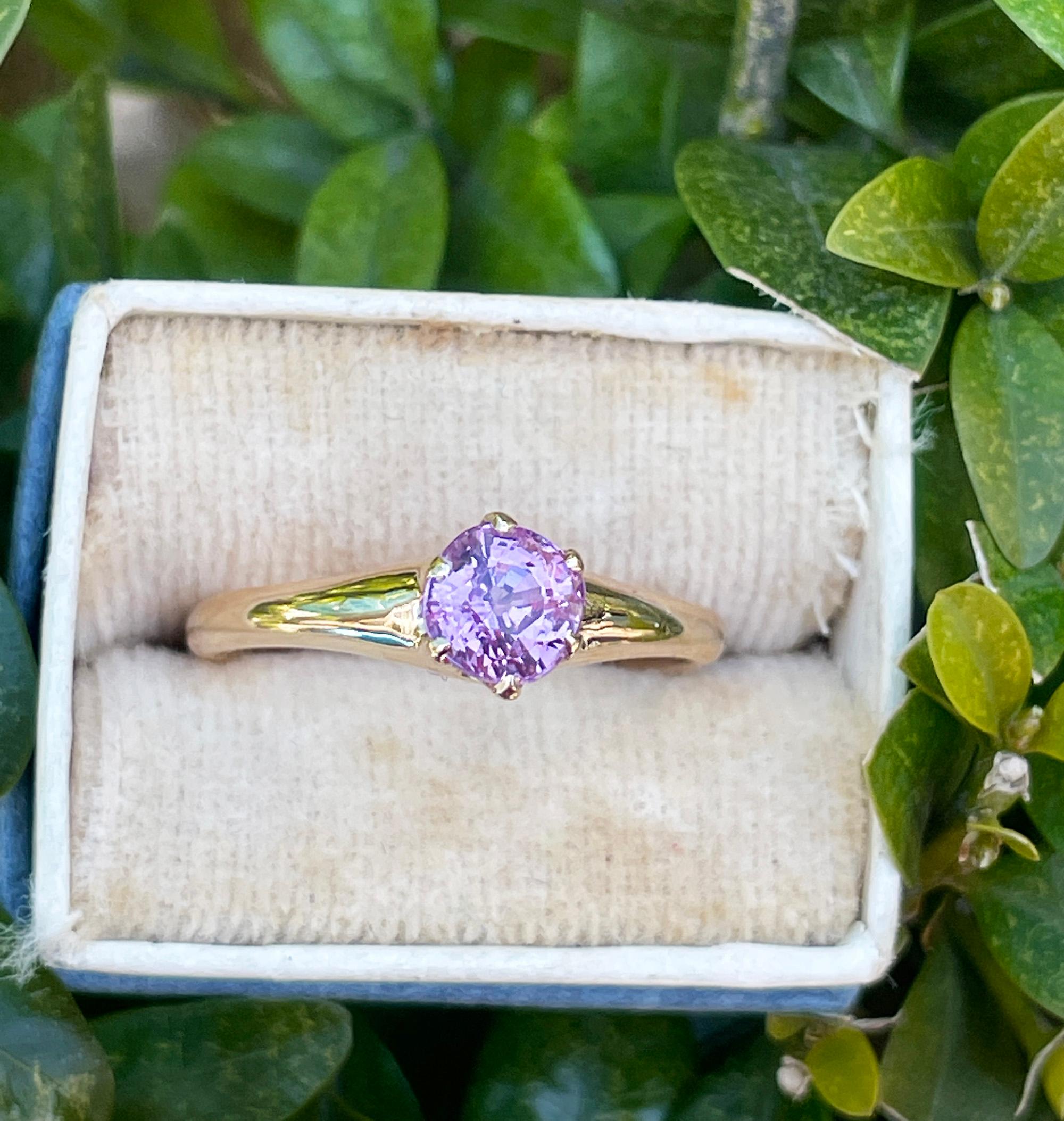 Victorian C. 1890s Antique GIA 1.09ct Pink Sapphire Solitaire 9K Rose Gold Ring For Sale 12