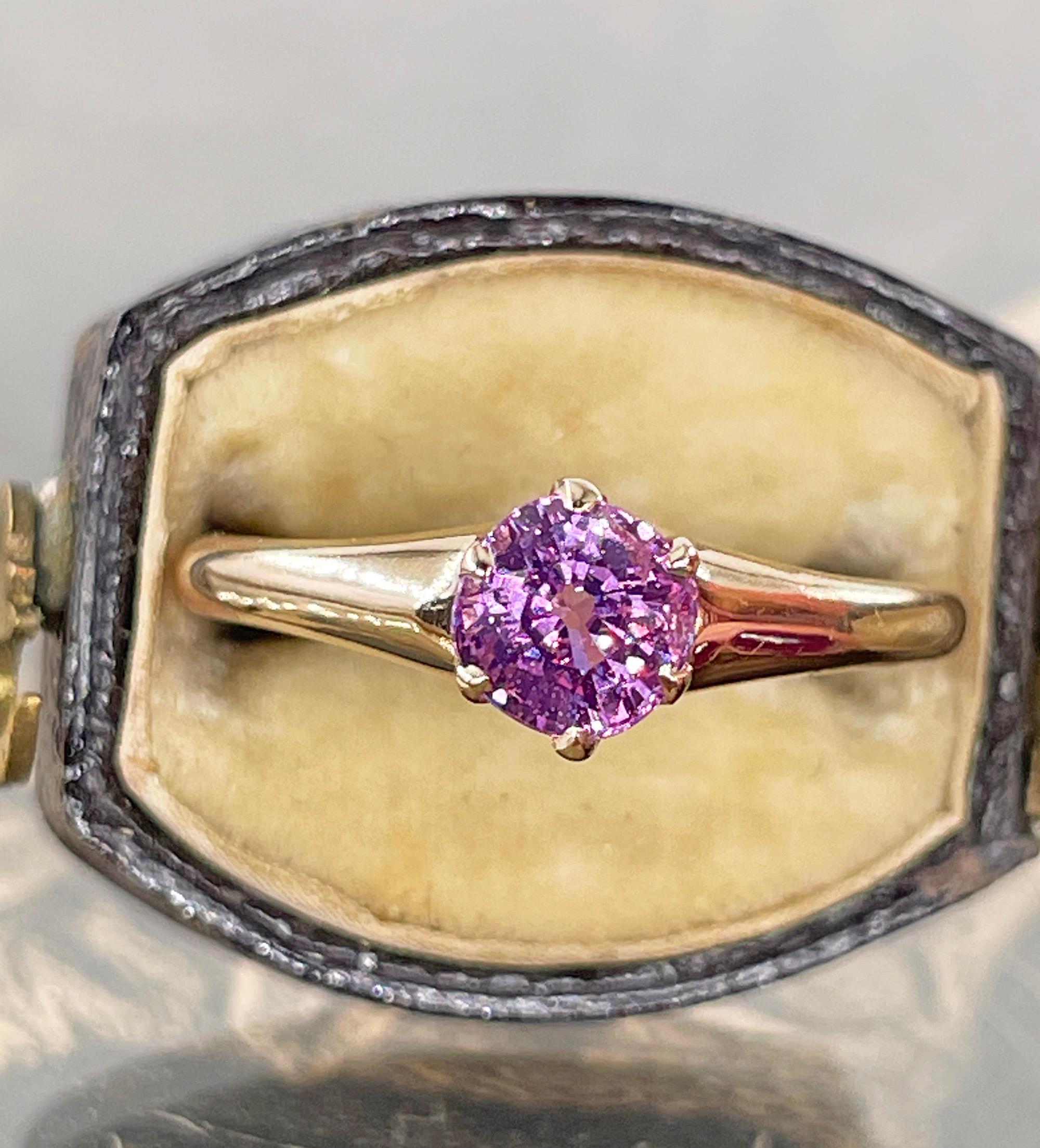 Women's Victorian C. 1890s Antique GIA 1.09ct Pink Sapphire Solitaire 9K Rose Gold Ring For Sale