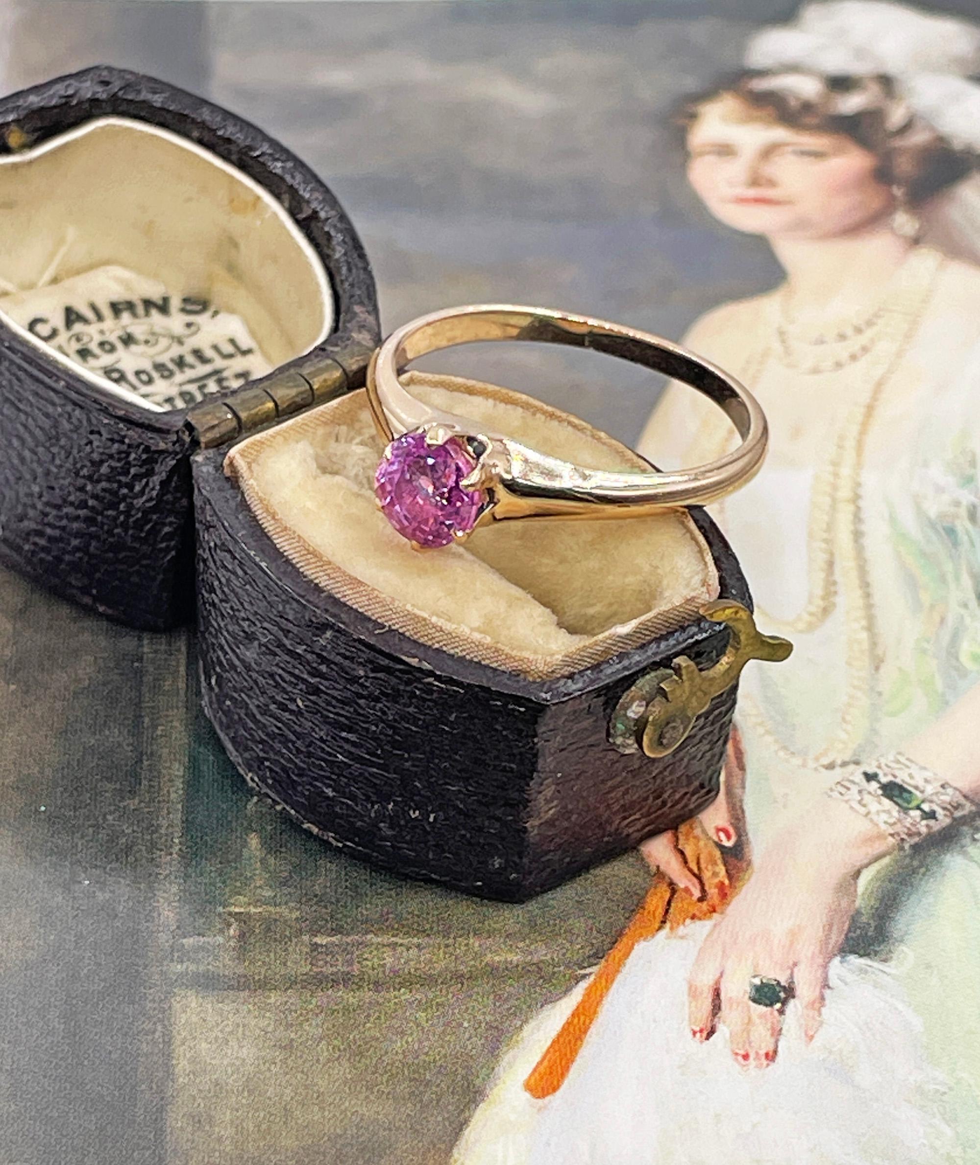 Victorian C. 1890s Antique GIA 1.09ct Pink Sapphire Solitaire 9K Rose Gold Ring For Sale 3