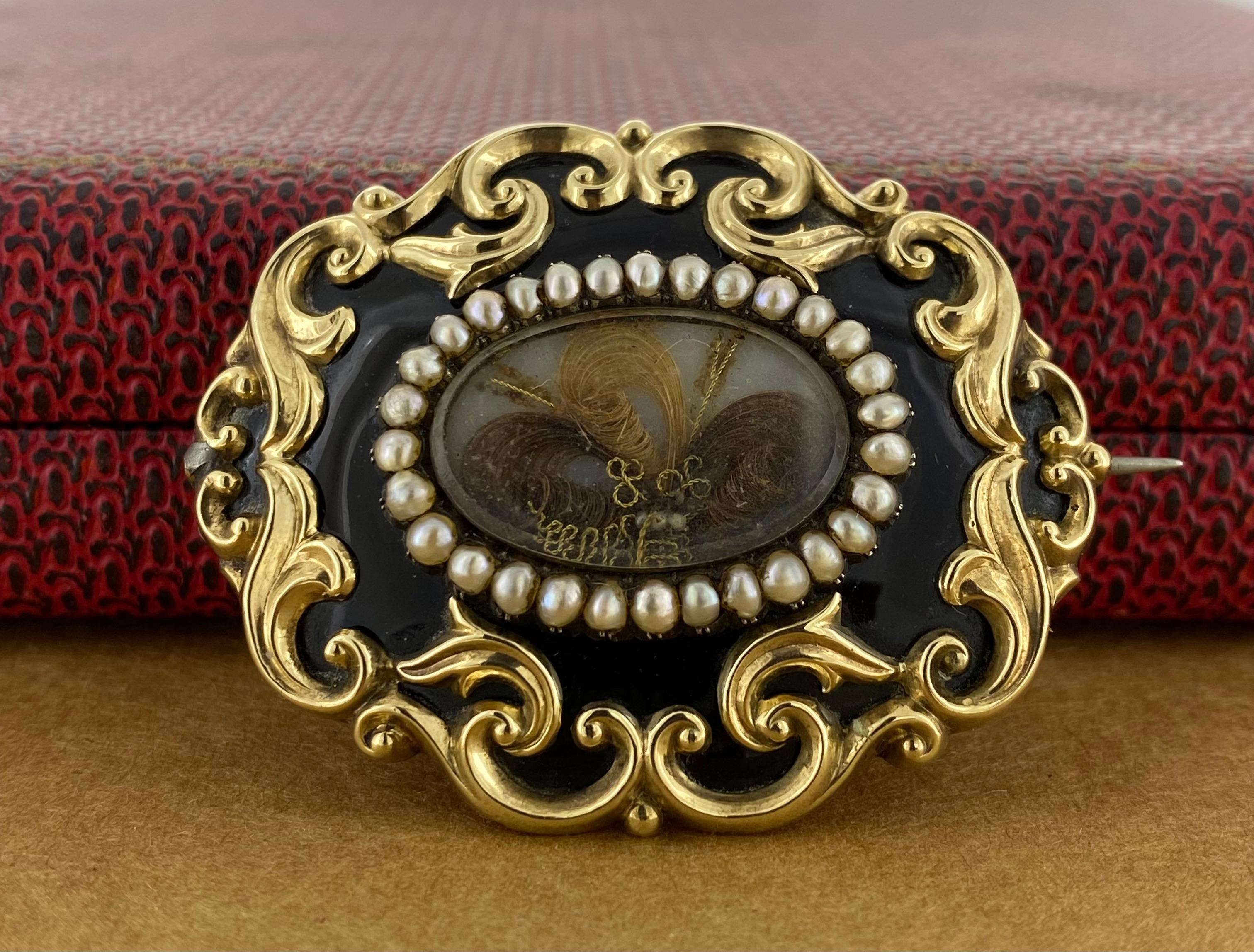 Victorian c1852 Mourning (Memorial) 12K Gold, Black Enamel, Pearl Brooch w Hair In Excellent Condition For Sale In MELBOURNE, AU