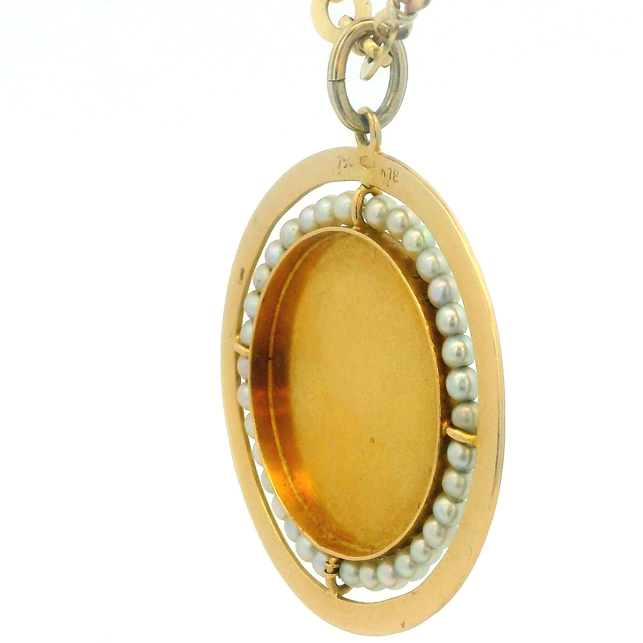 Pendentif victorien en or A.I.C. 1880 avec saphirs cabochons et halo de perles en vente 1