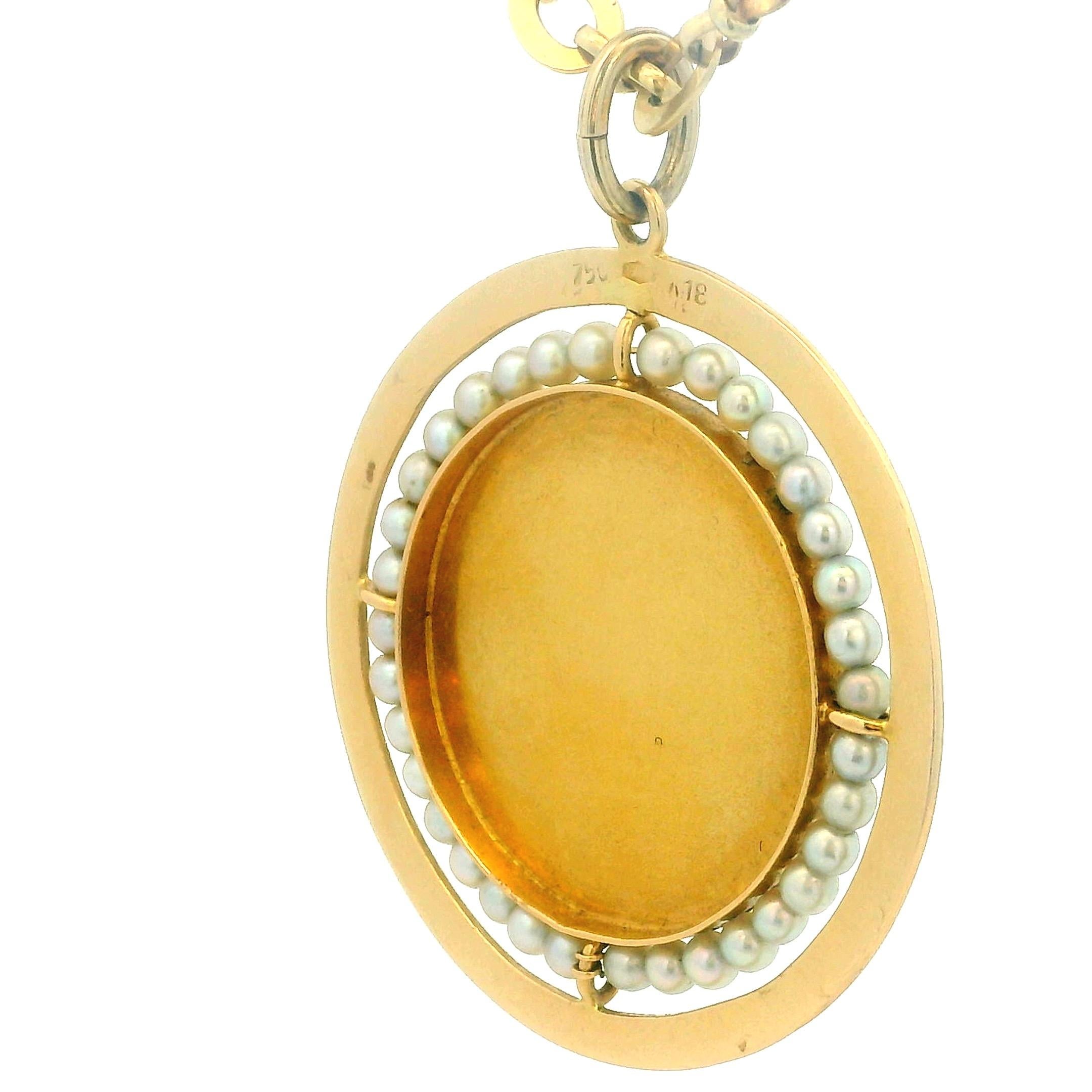 Pendentif victorien en or A.I.C. 1880 avec saphirs cabochons et halo de perles en vente 2