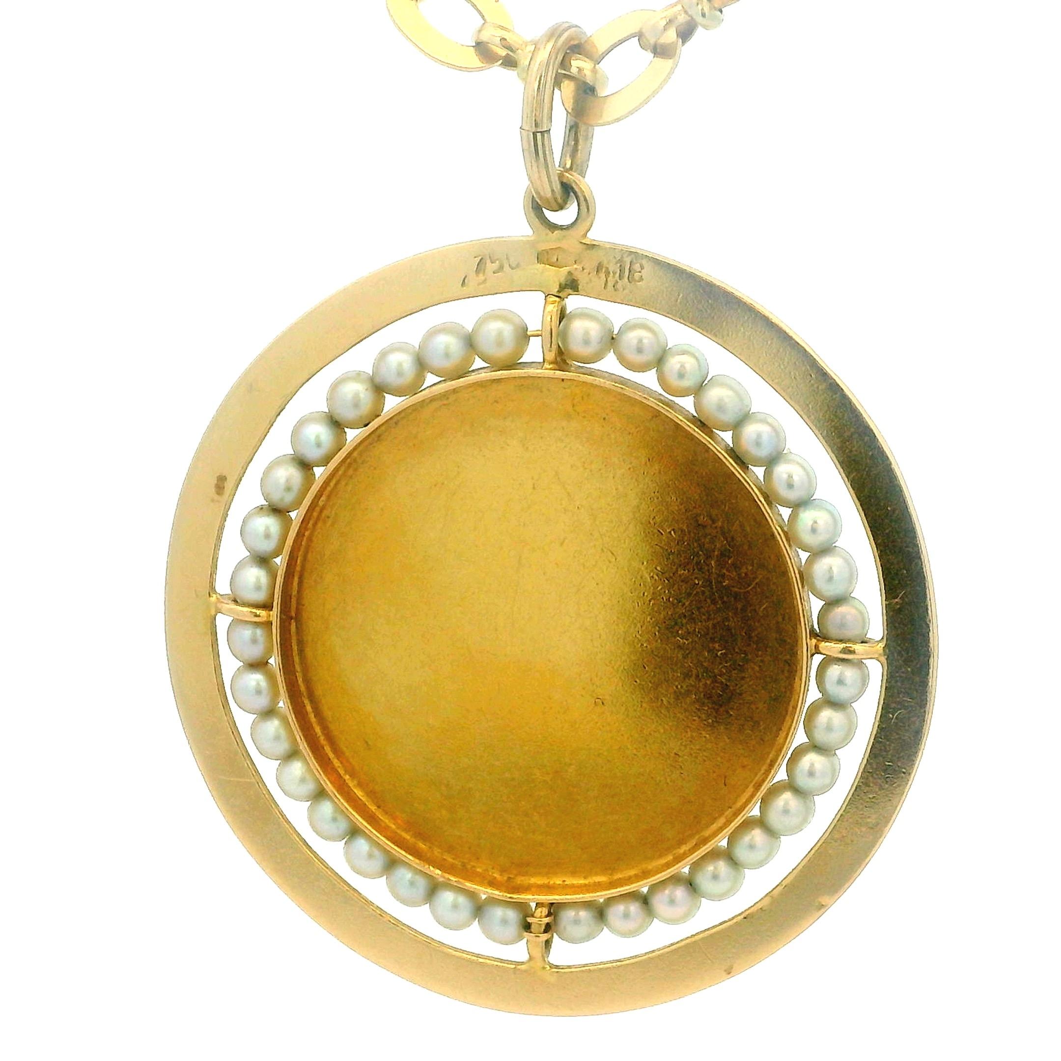 Pendentif victorien en or A.I.C. 1880 avec saphirs cabochons et halo de perles en vente 3
