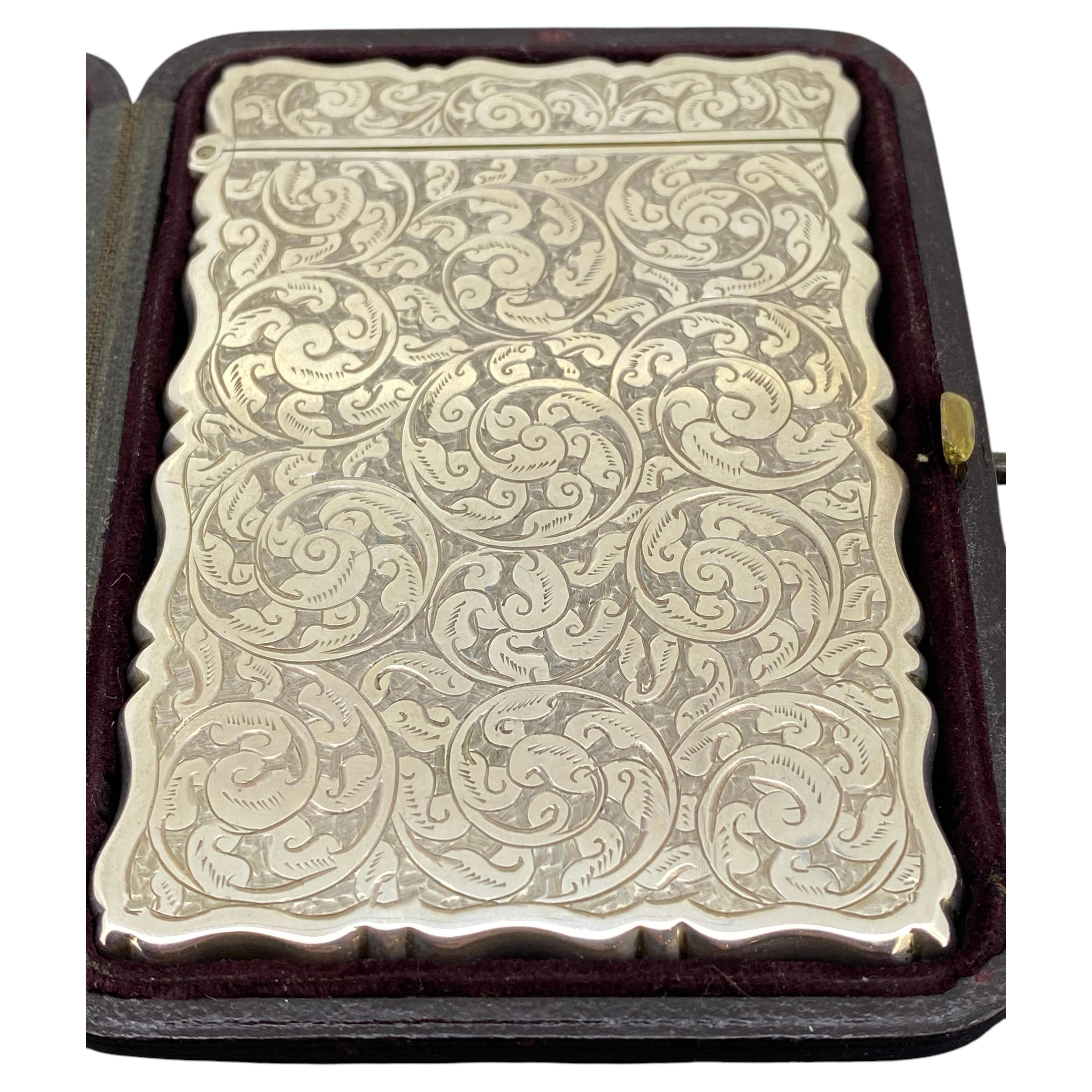 Portacarte vittoriano in argento sterling del 1896 circa, finemente inciso, opera di George Unite.