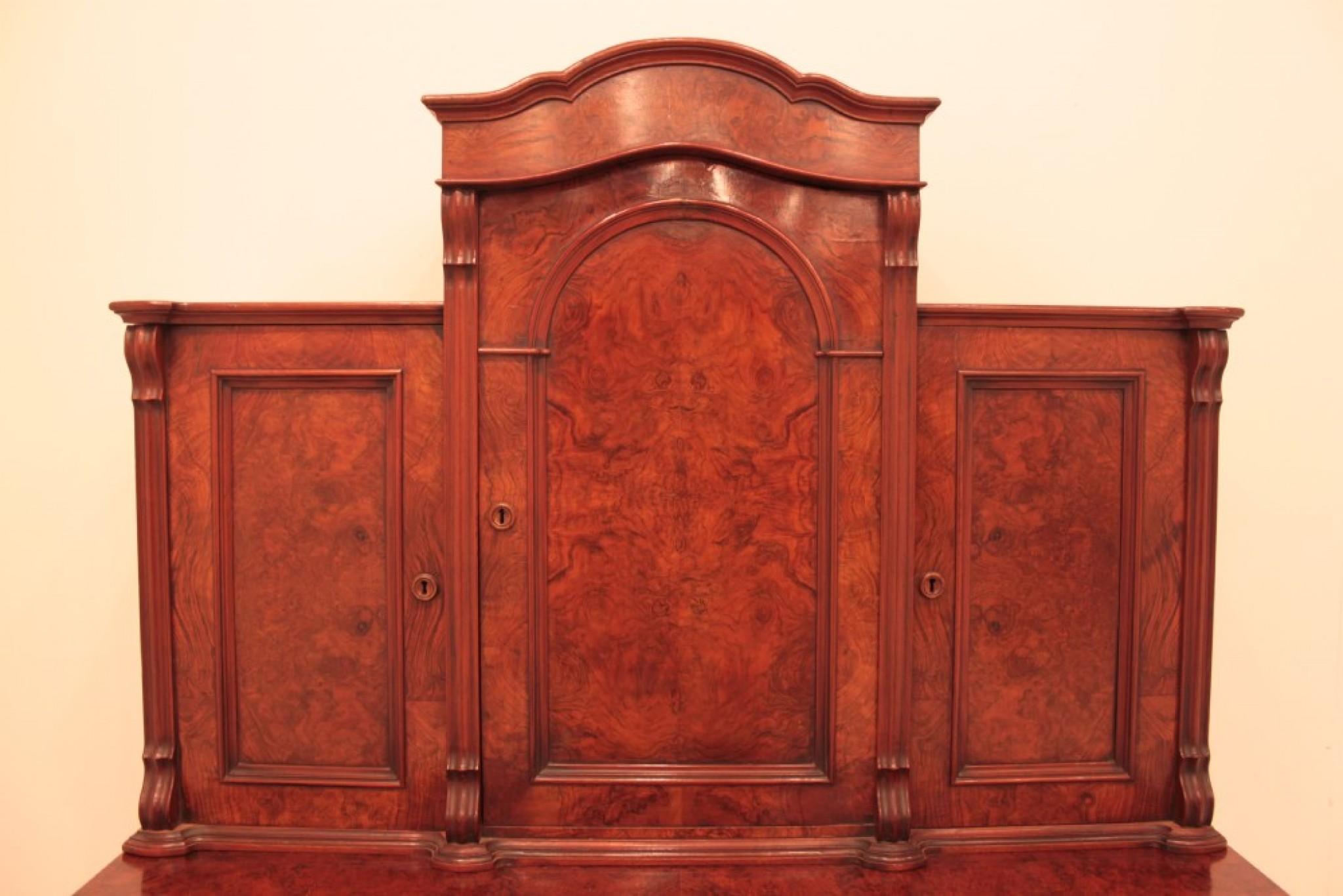 Milieu du XIXe siècle Meuble de rangement victorien - Commode ancienne en noyer, vers 1860 en vente