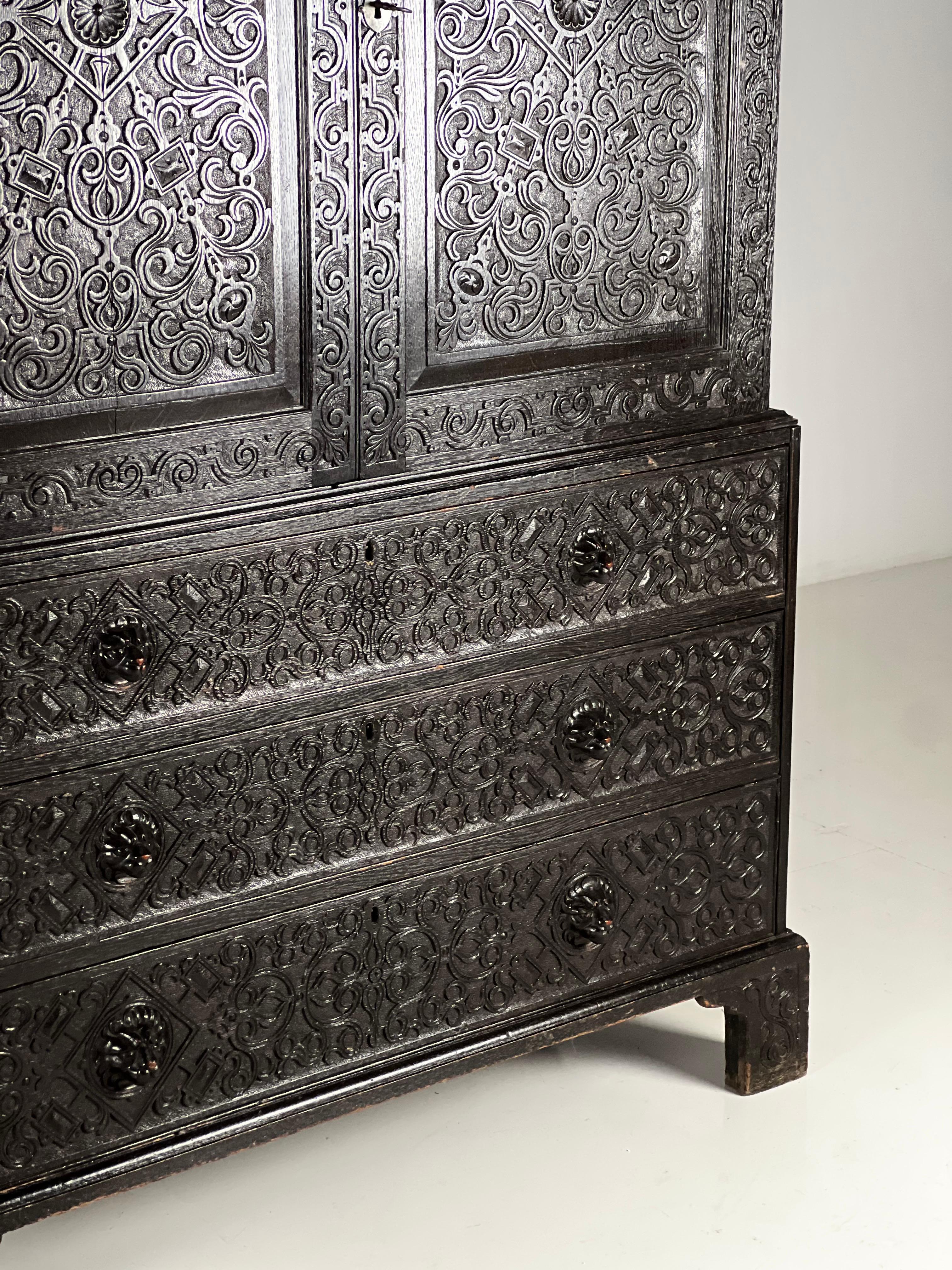 Victorian Cabinet ca. 1860 Oak Hand Carved Panels For Sale 6