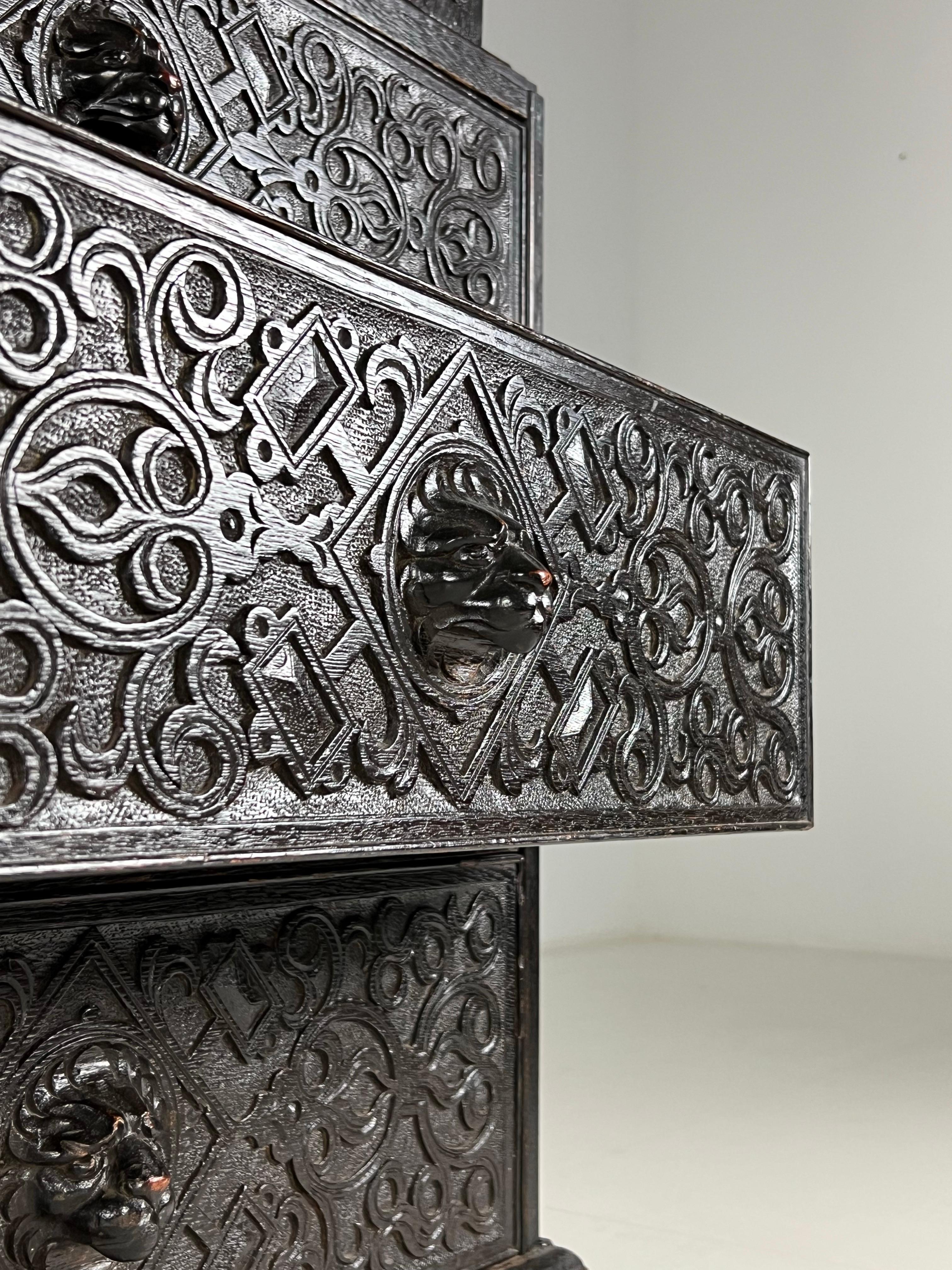 Victorian Cabinet ca. 1860 Oak Hand Carved Panels For Sale 9