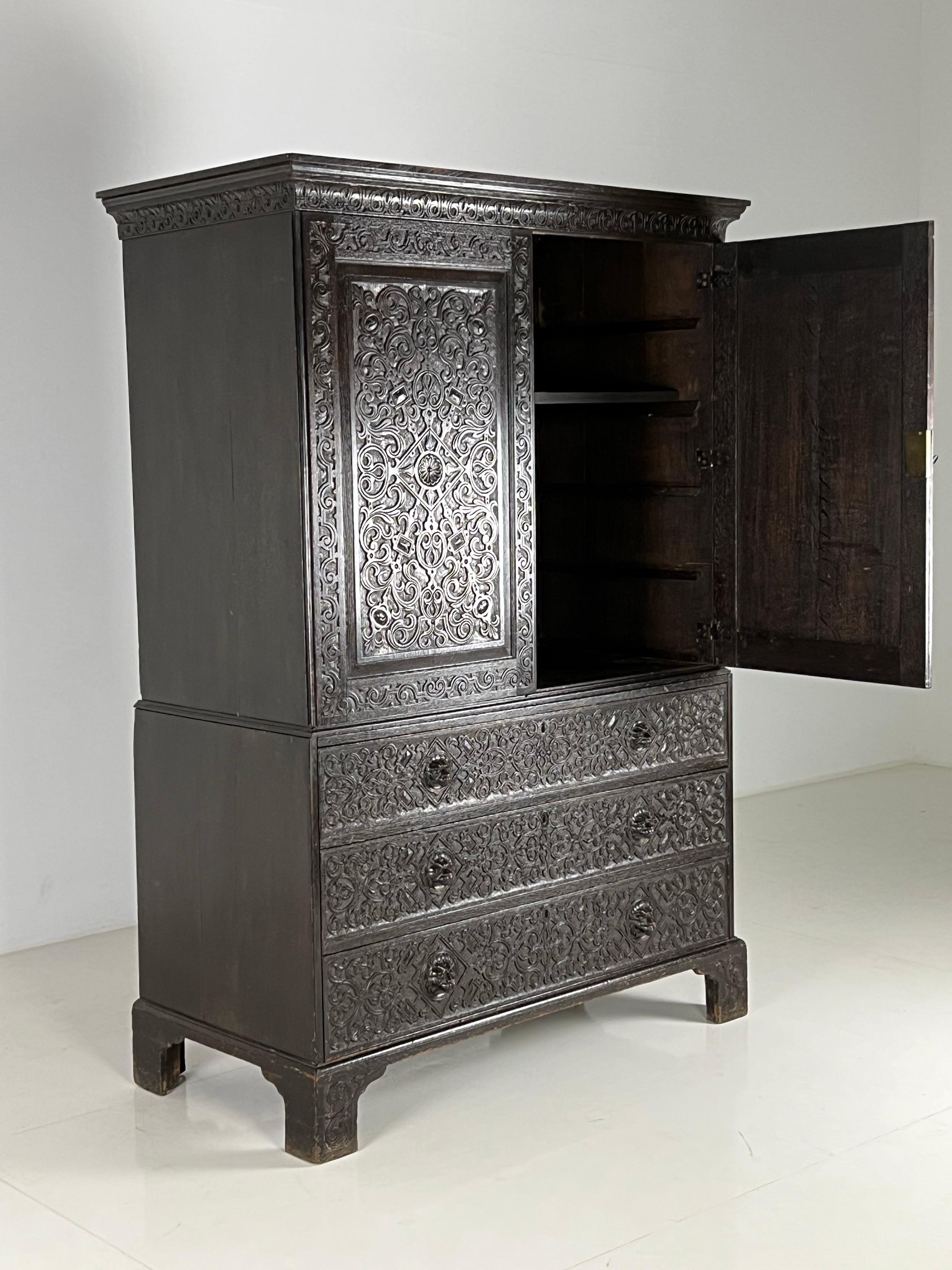 Victorian Cabinet ca. 1860 Oak Hand Carved Panels For Sale 11