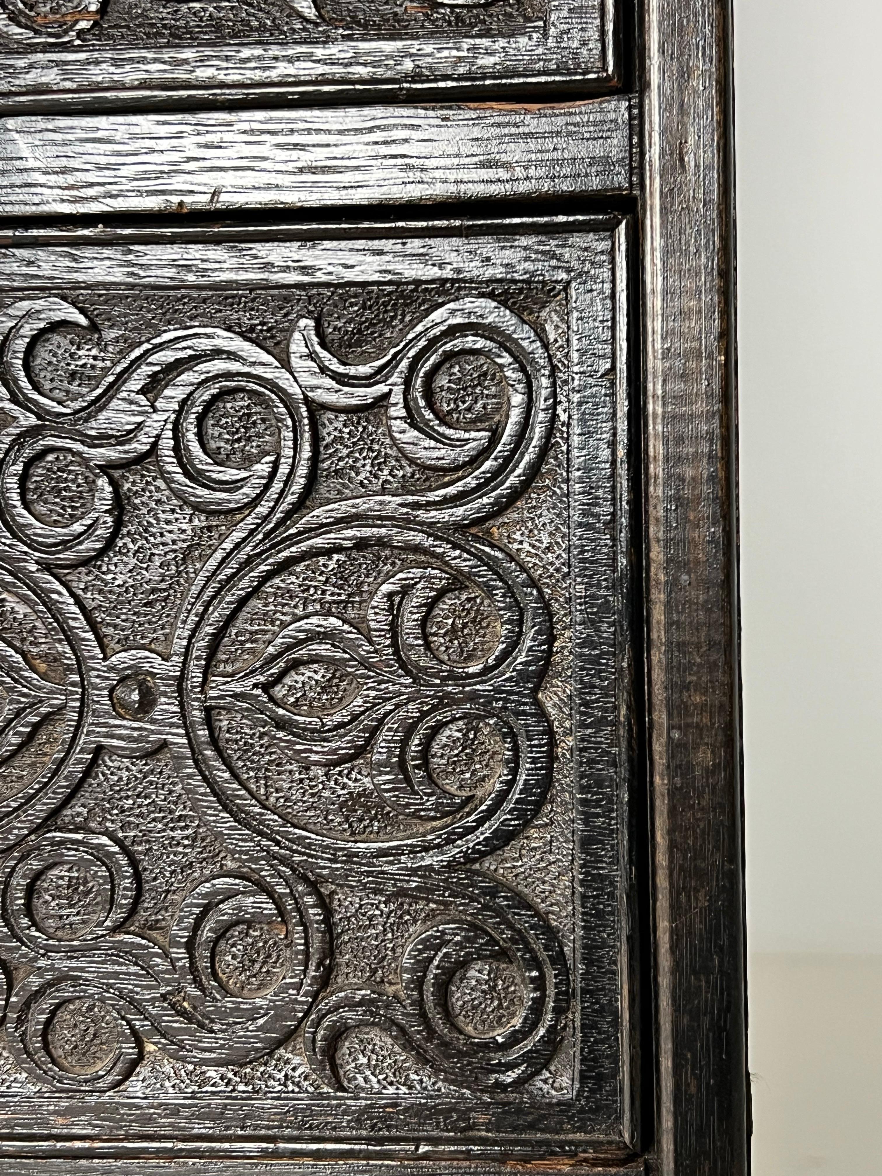 Victorian Cabinet ca. 1860 Oak Hand Carved Panels For Sale 14