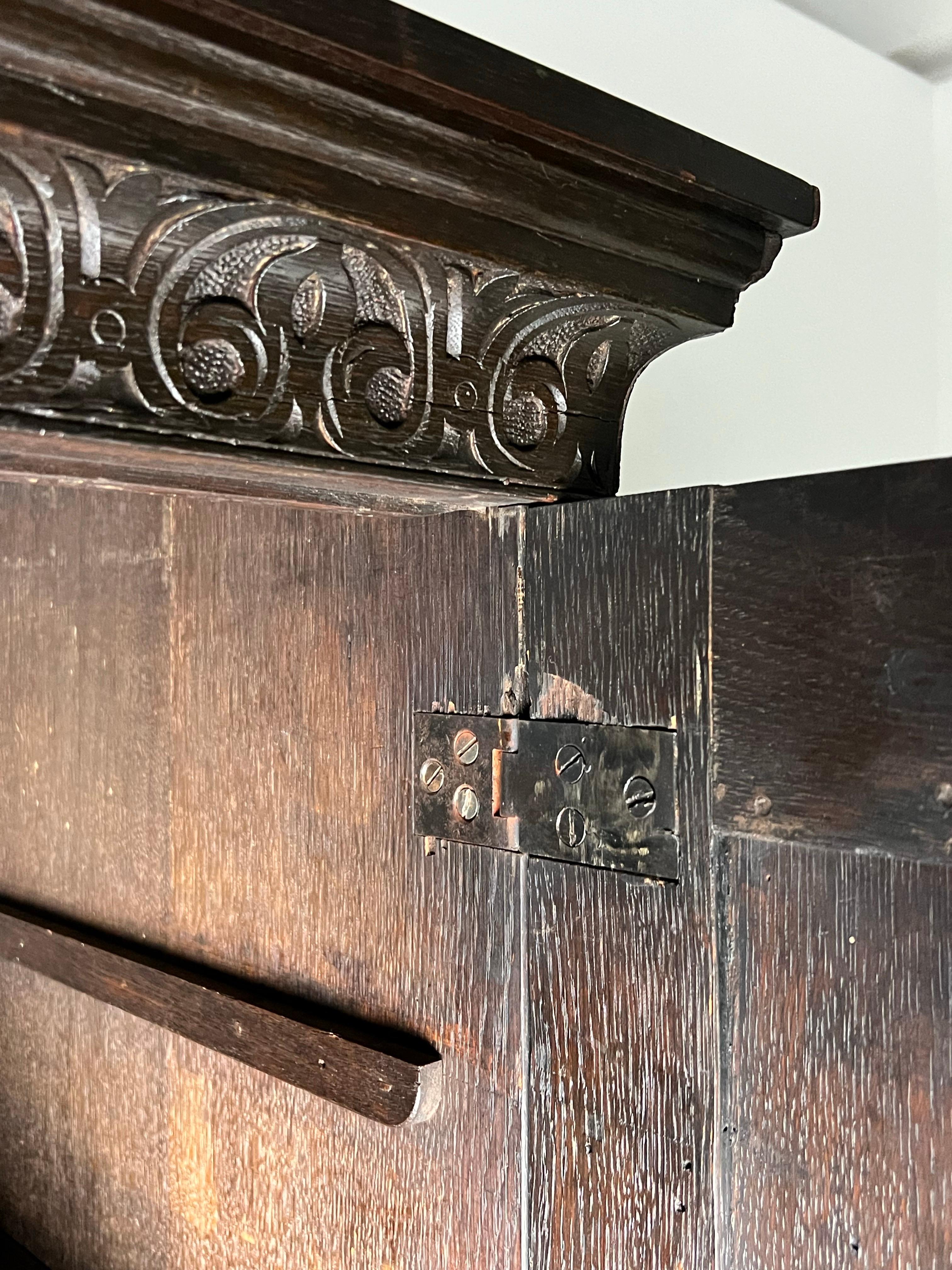 A Victorian oak cabinet. Fully hand-carved panels! Very dark brown in colour, at first sight black. Exceptionally beautiful details including the hand-carved lion's head handles on the drawers.

Lock and drawers function properly.
Period: Ca.