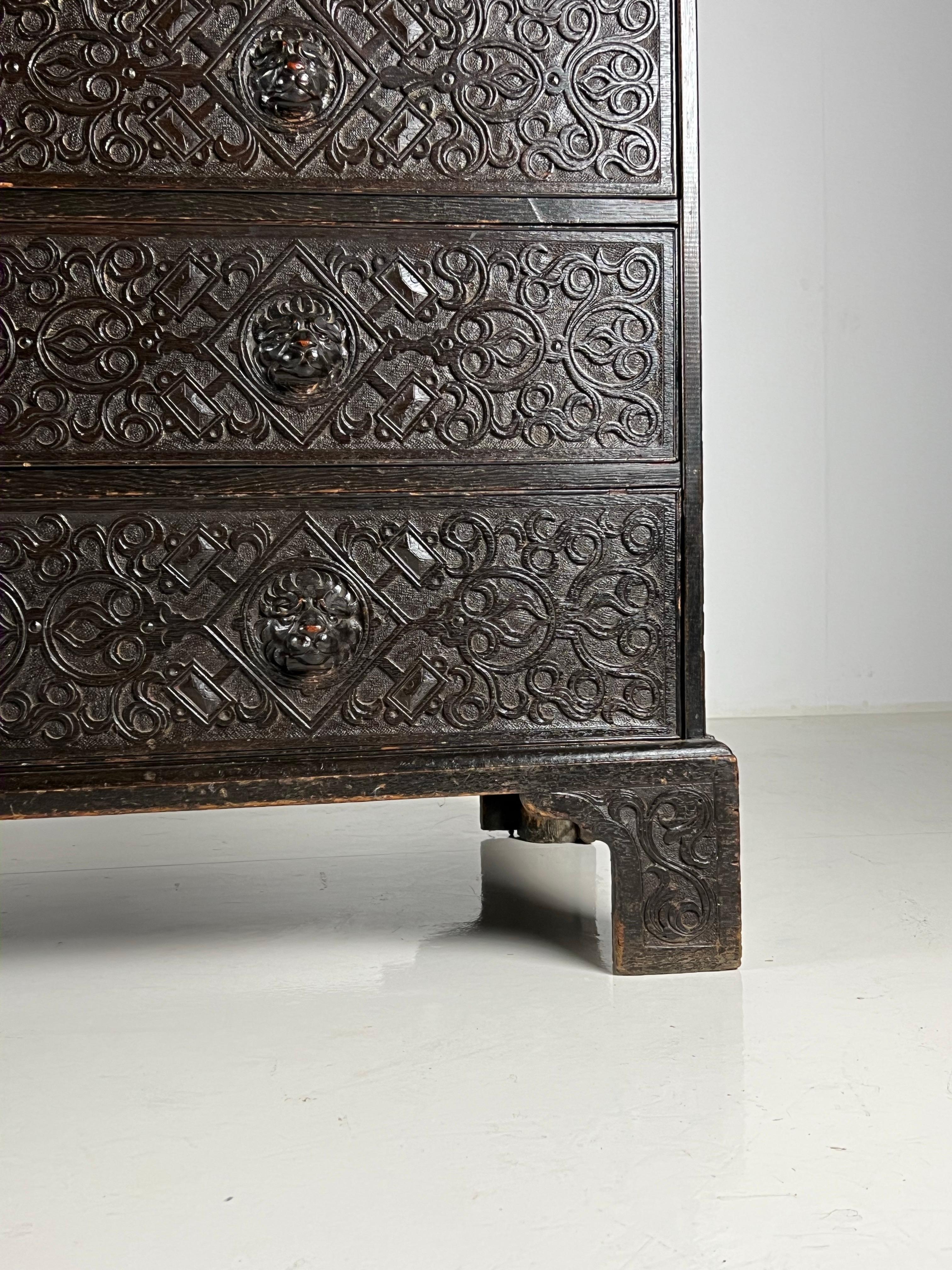 Victorian Cabinet ca. 1860 Oak Hand Carved Panels For Sale 2