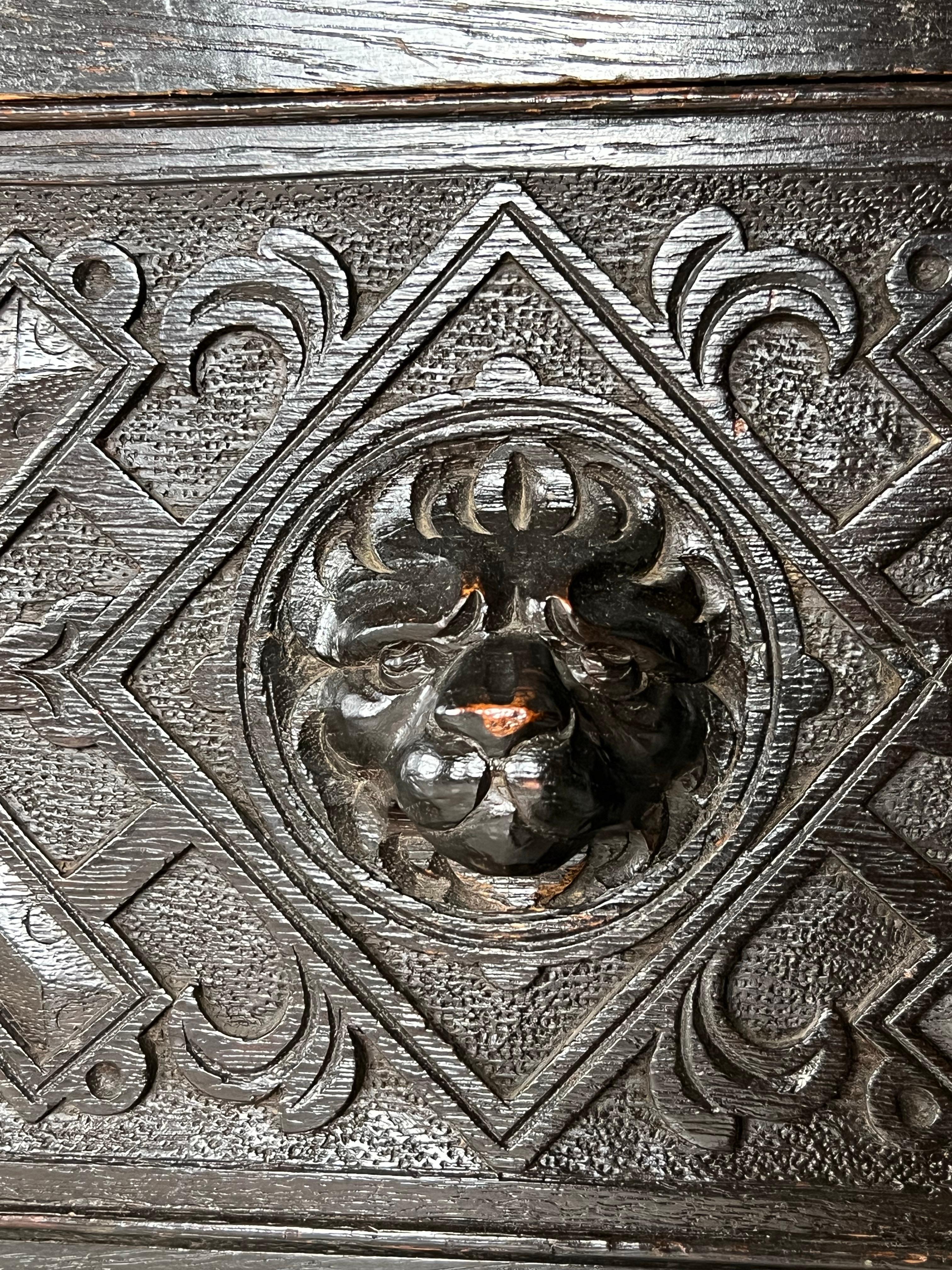 Victorian Cabinet ca. 1860 Oak Hand Carved Panels For Sale 4