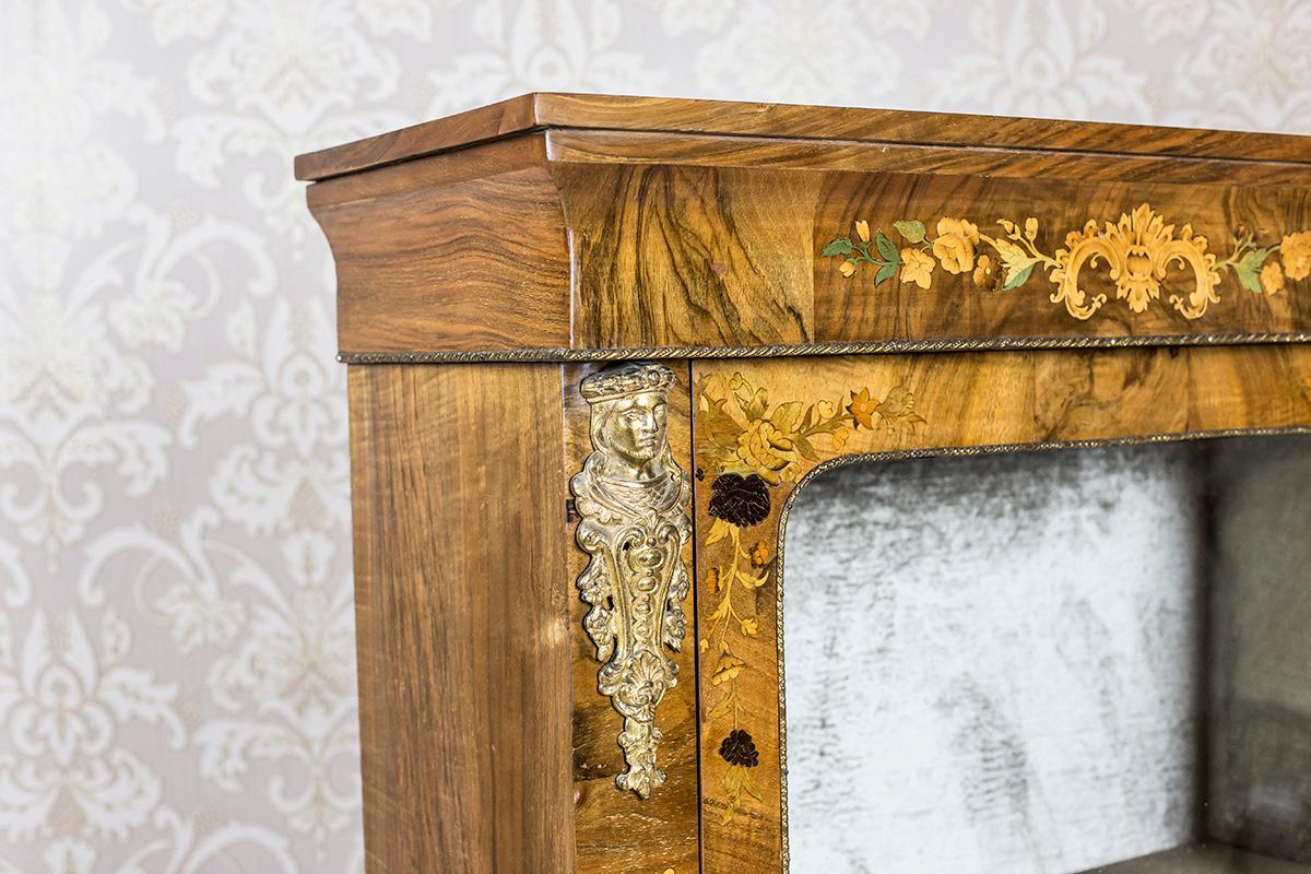 Victorian Cabinet from the 19th Century Veneered with Walnut For Sale 4