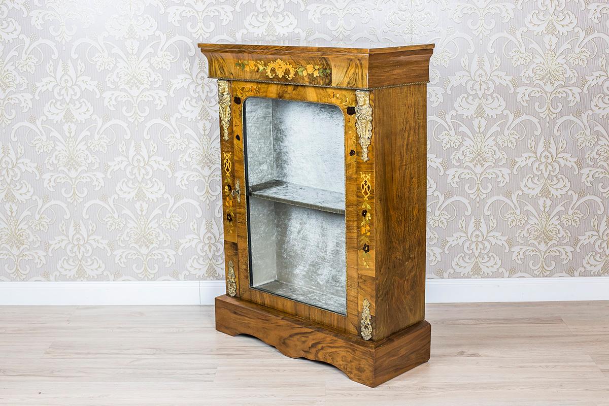 British Victorian Cabinet from the 19th Century Veneered with Walnut For Sale