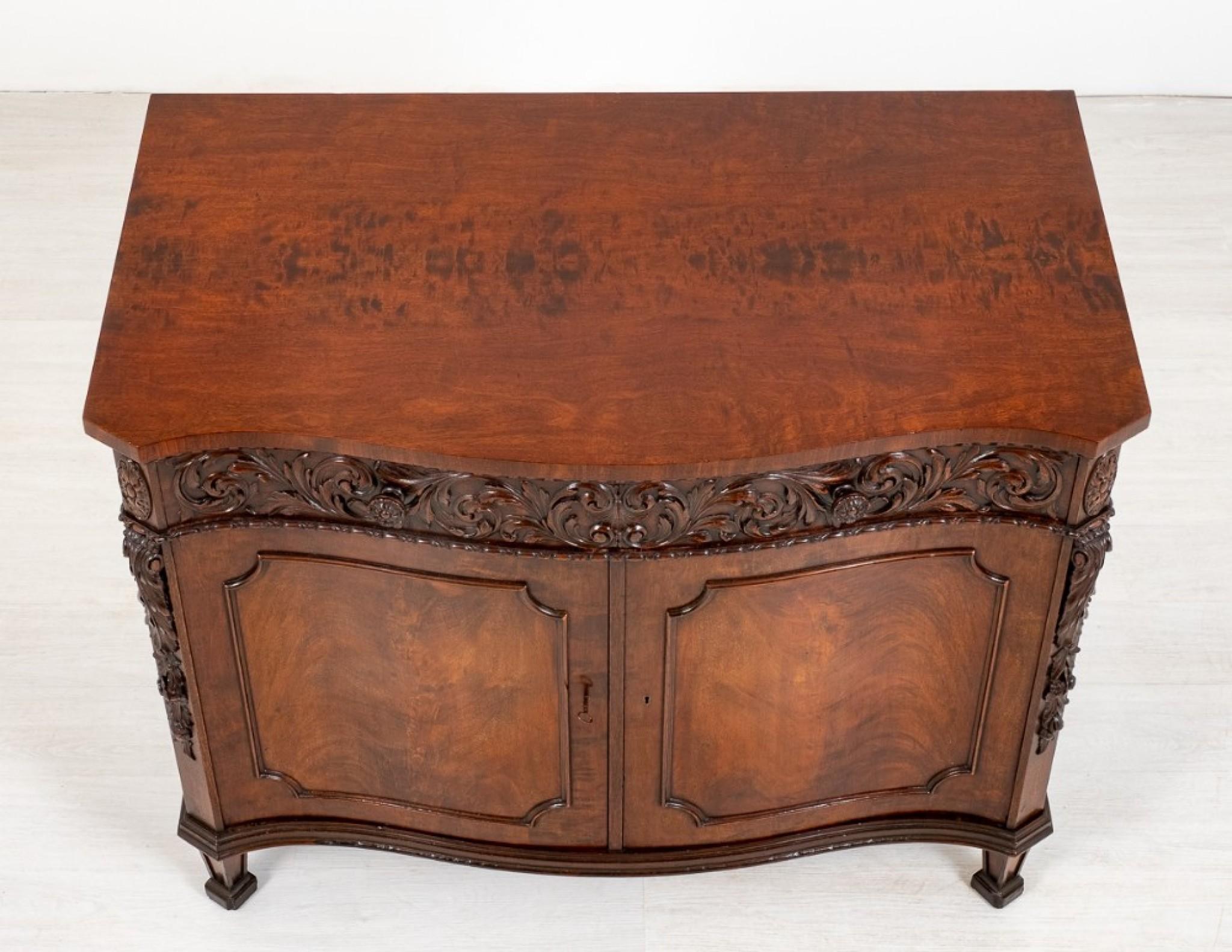 Victorian Cabinet Mahogany Sideboard, 1900 In Good Condition For Sale In Potters Bar, GB
