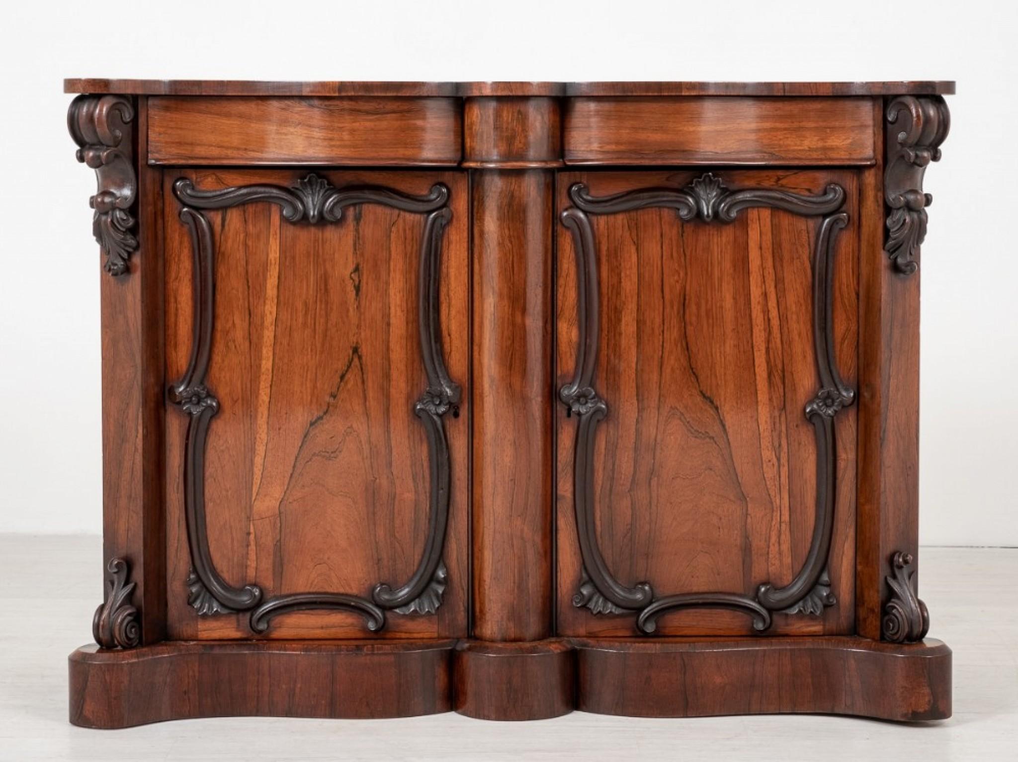 Victorian Cabinet Rosewood Sideboard, 1860 For Sale 1