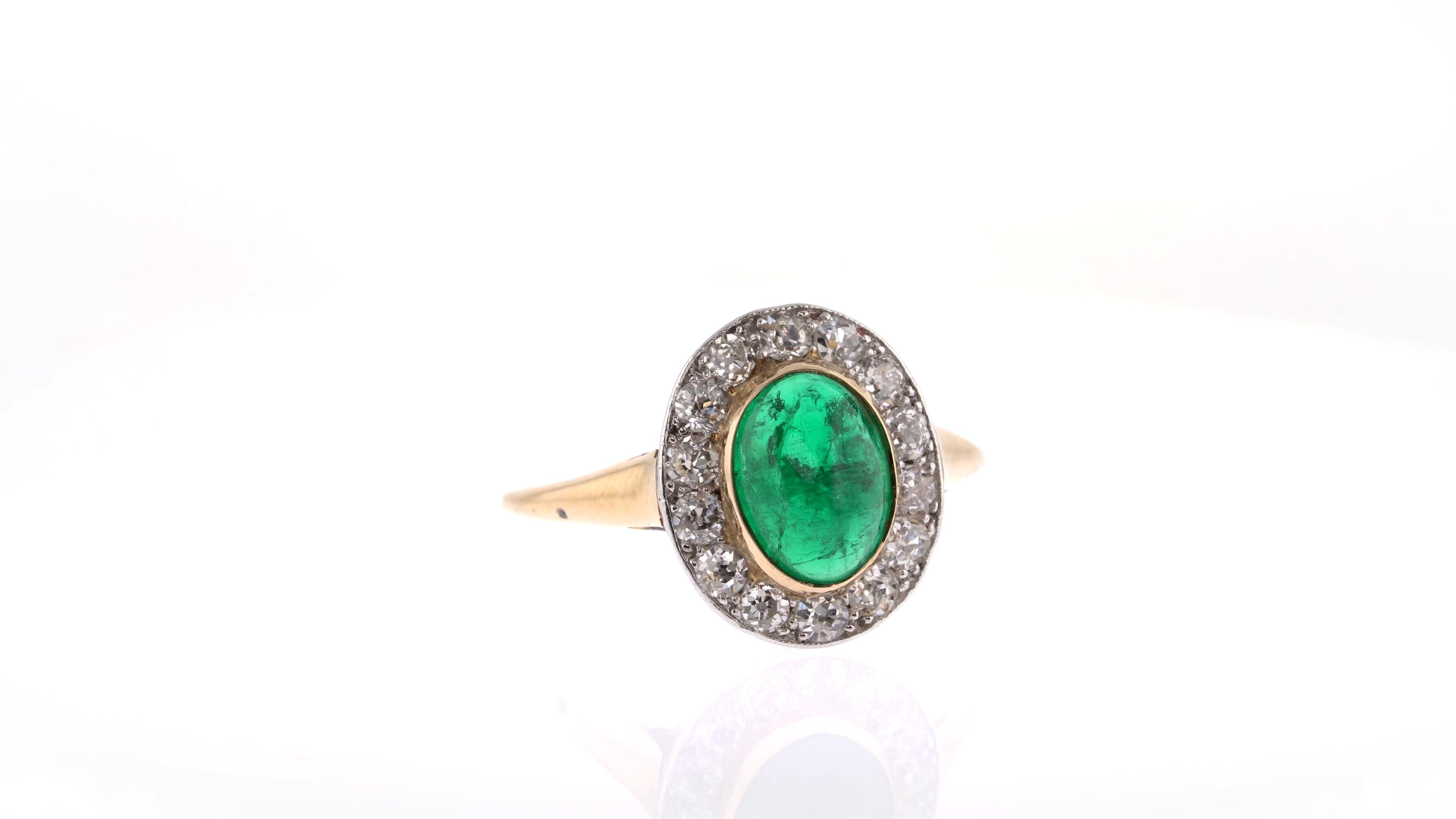Victorian Cabochon Emerald Ring with Striking White Diamond Surround In Good Condition For Sale In London, GB