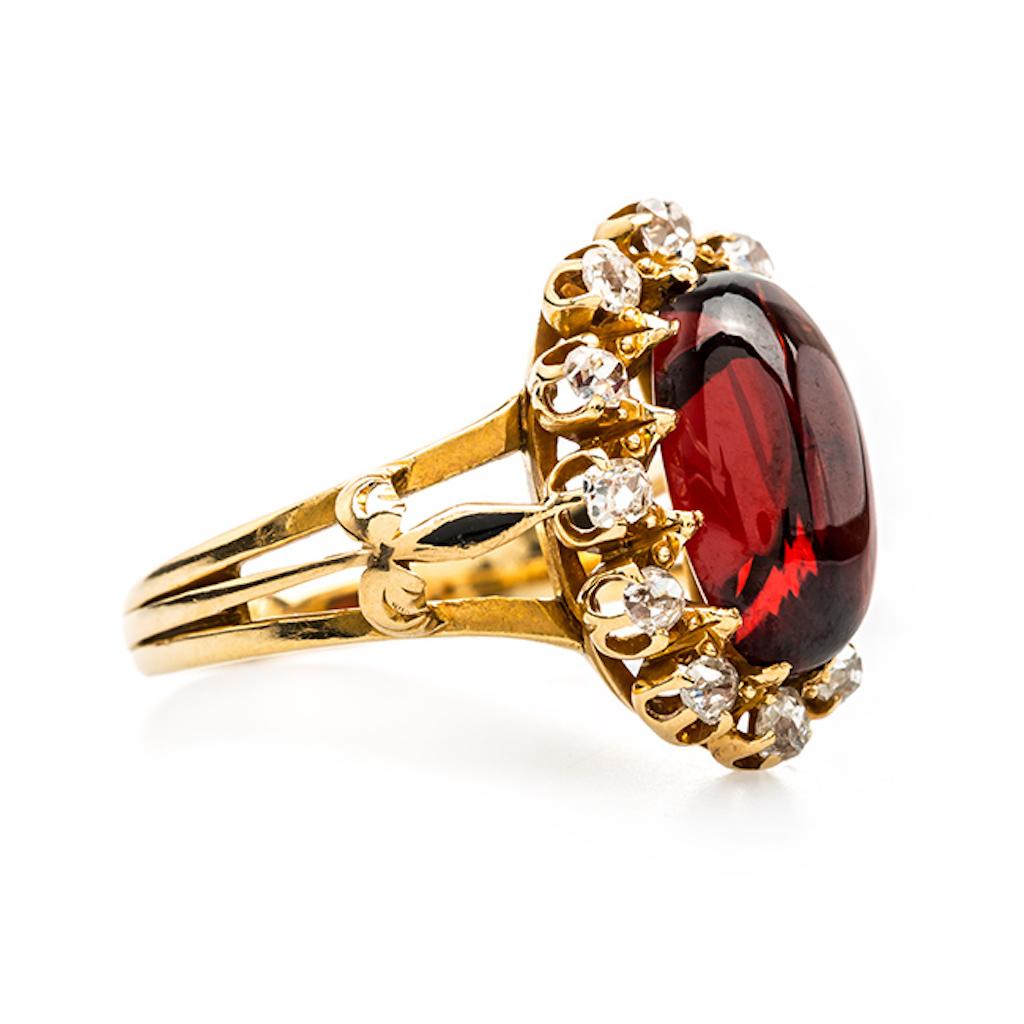 Victorian Cabochon Garnet and Old Mine Cut Diamond Ring In Excellent Condition In Beverly Hills, CA