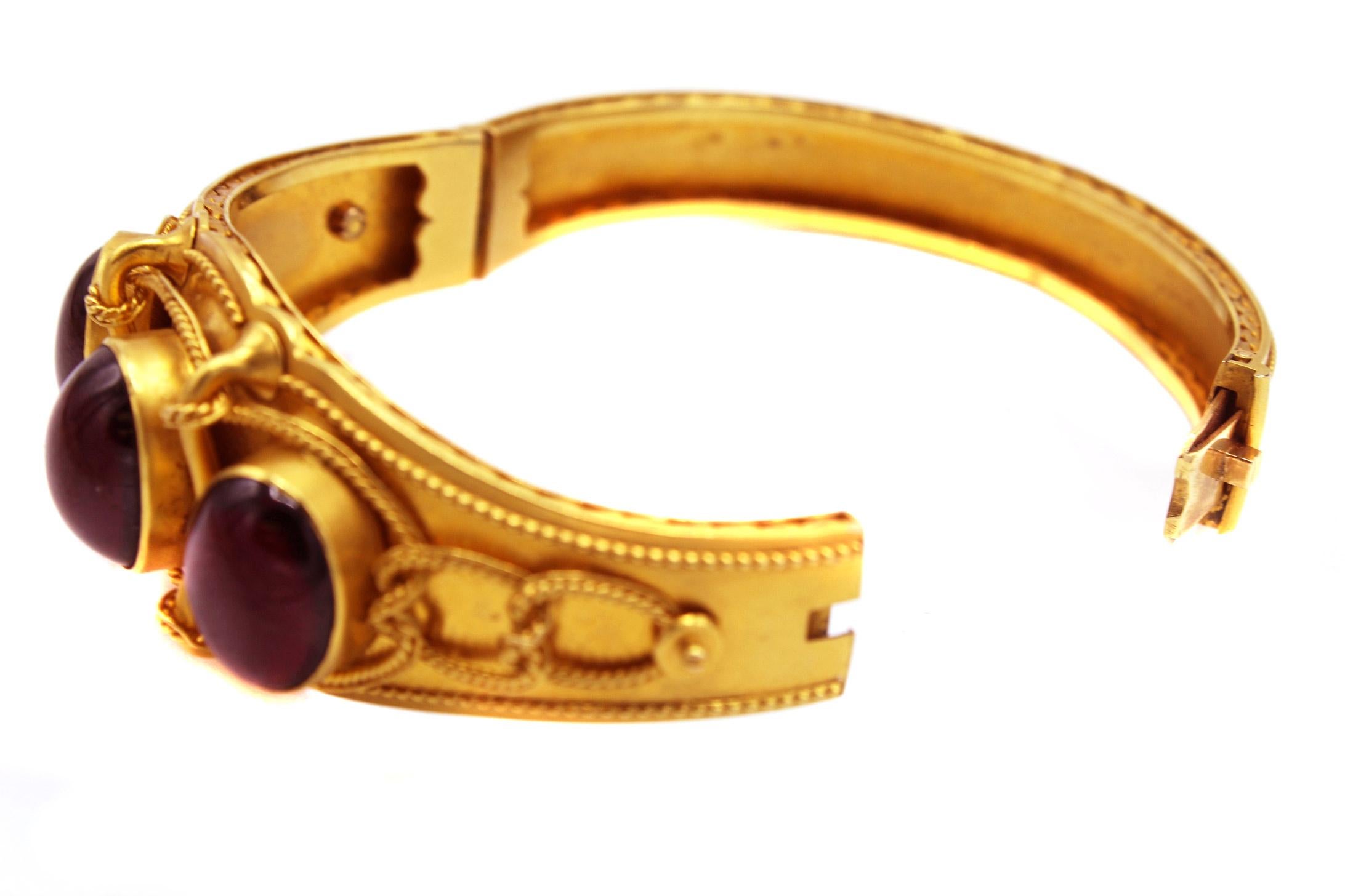 Victorian Cabochon Garnet Gold Bangle Bracelet In Excellent Condition In New York, NY