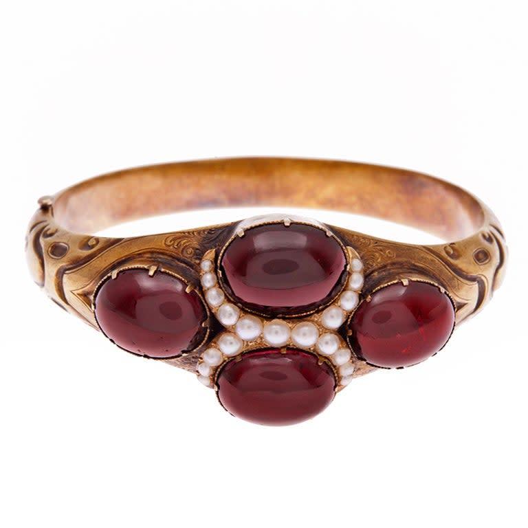 гранат пироп браслет. гранатовый браслет российская империя. богемский гранат браслет 19 века. старинные гранатовые браслеты. гранатовый браслет ювелирное изделие.