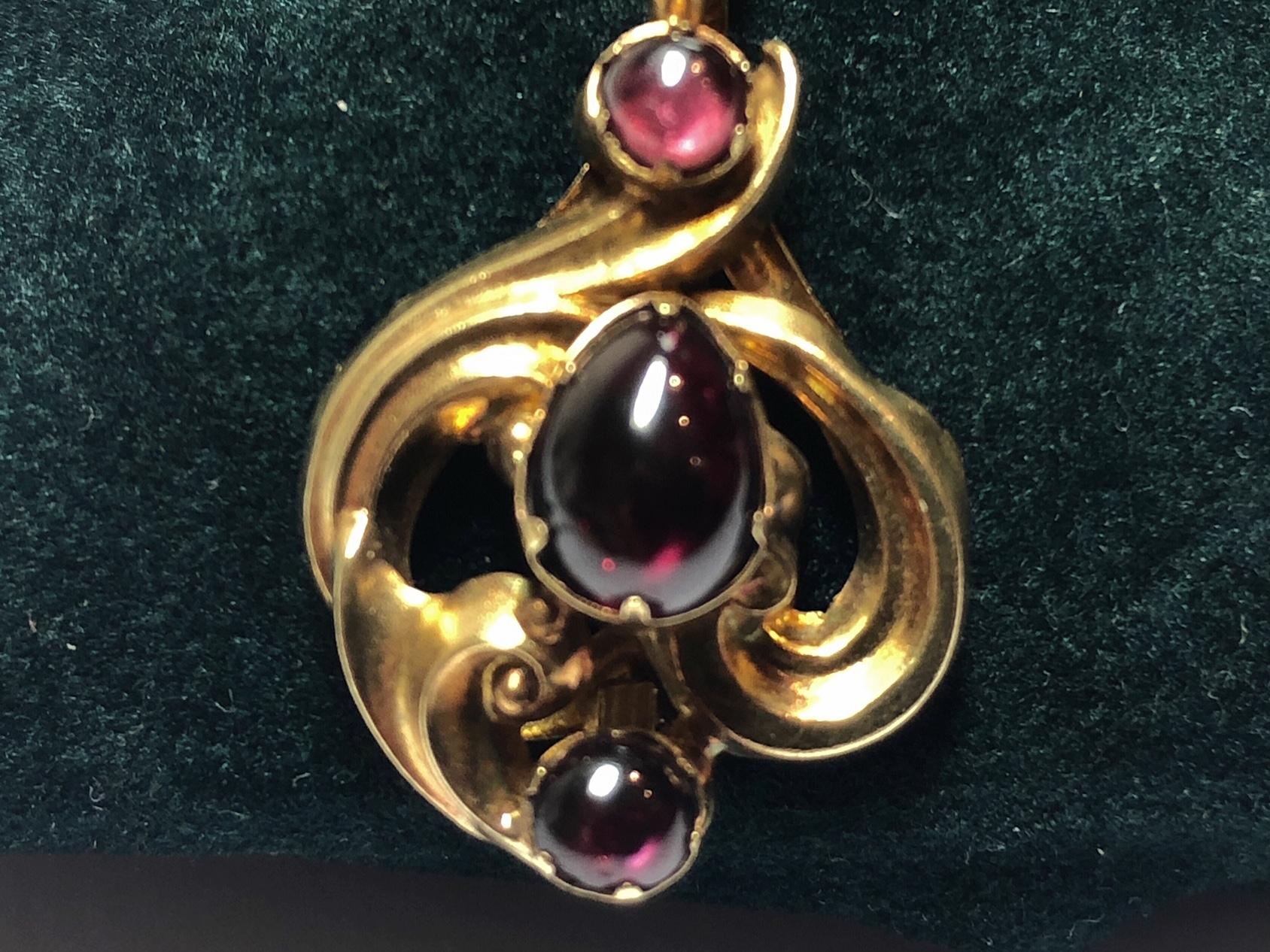 Women's or Men's Victorian Cabochon Garnet Set Gold Brooch