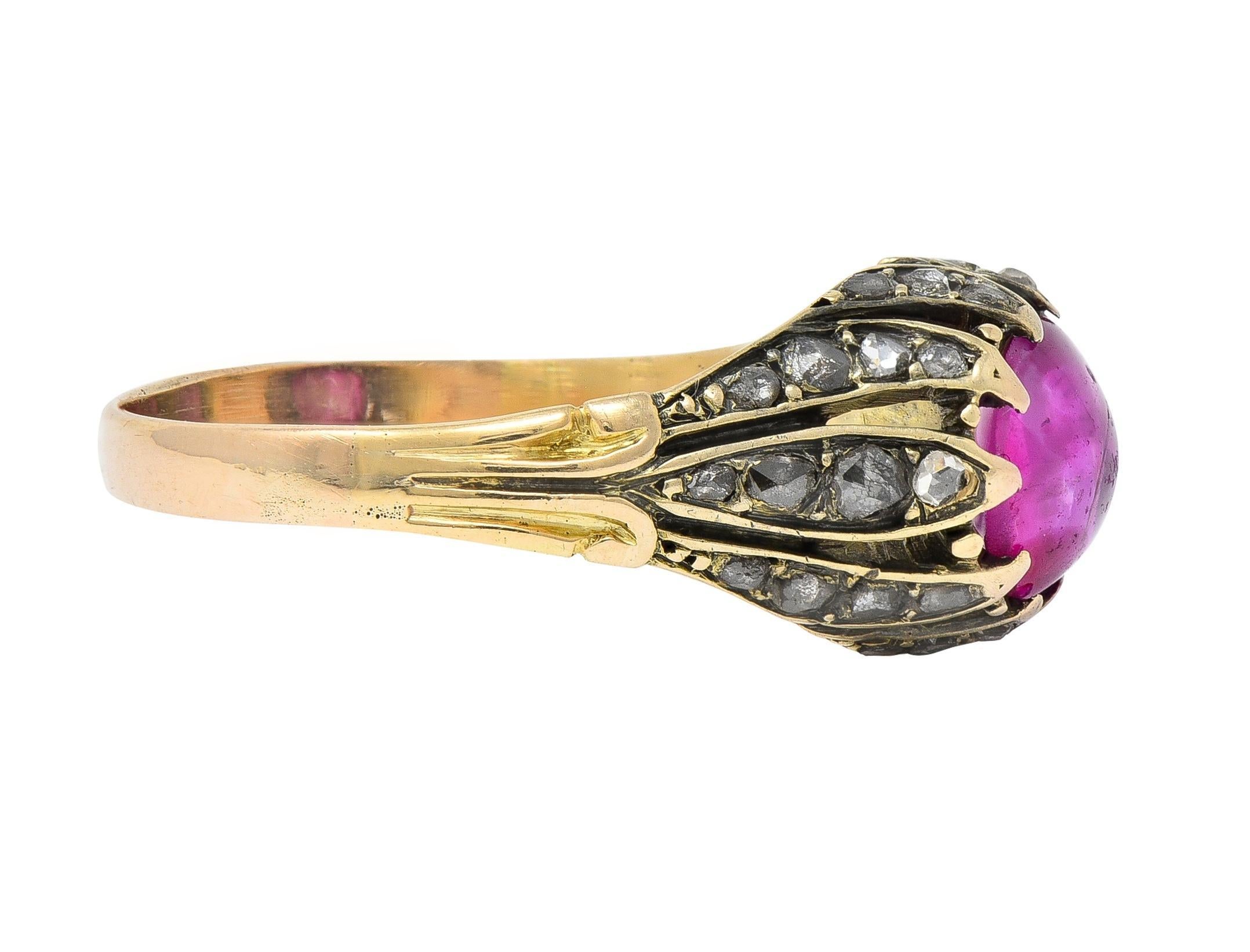 Antiker viktorianischer Cabochon Rubin Diamant 14 Karat Gelbgold Blattwerk-Ring (Rosenschliff) im Angebot