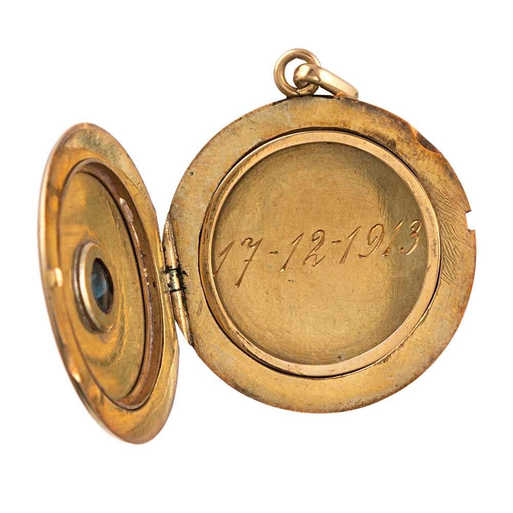 Viktorianisches Cabochon-Saphir- und Emaille-Medaillon im Zustand „Gut“ im Angebot in Carmel-by-the-Sea, CA