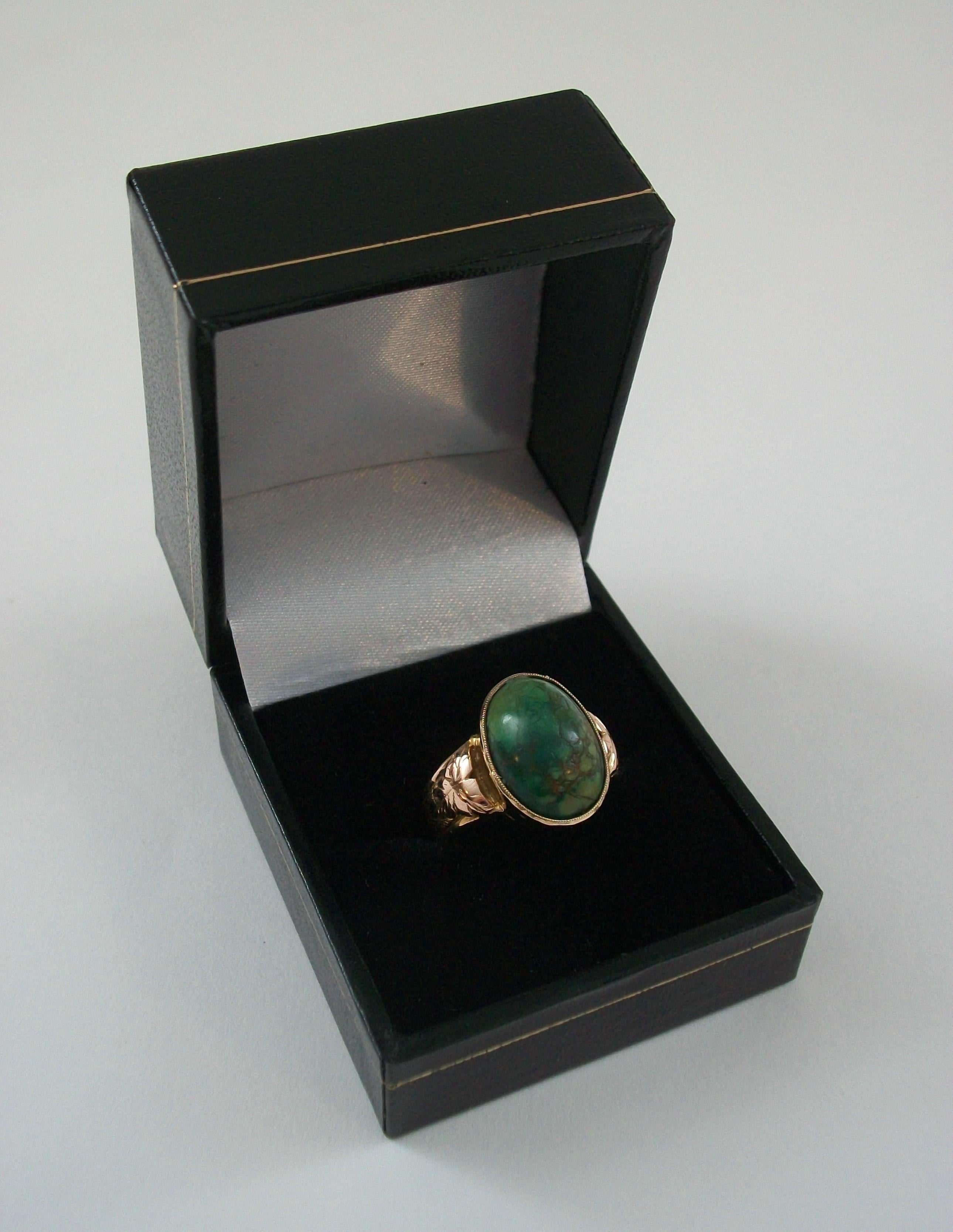 Bague victorienne en or 18 carats et turquoise cabochon - Royaume-Uni - vers 1900 en vente 4