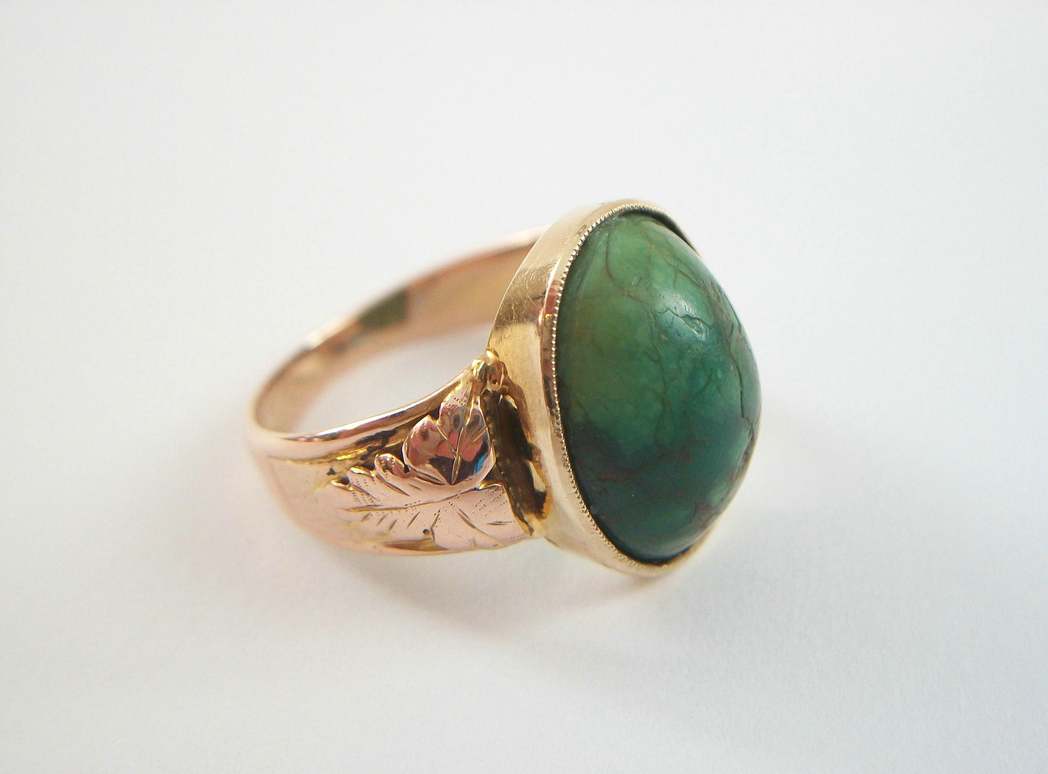 Women's or Men's Victorian Cabochon Turquoise & 18K Gold Ring - United Kingdom - Circa 1900 For Sale