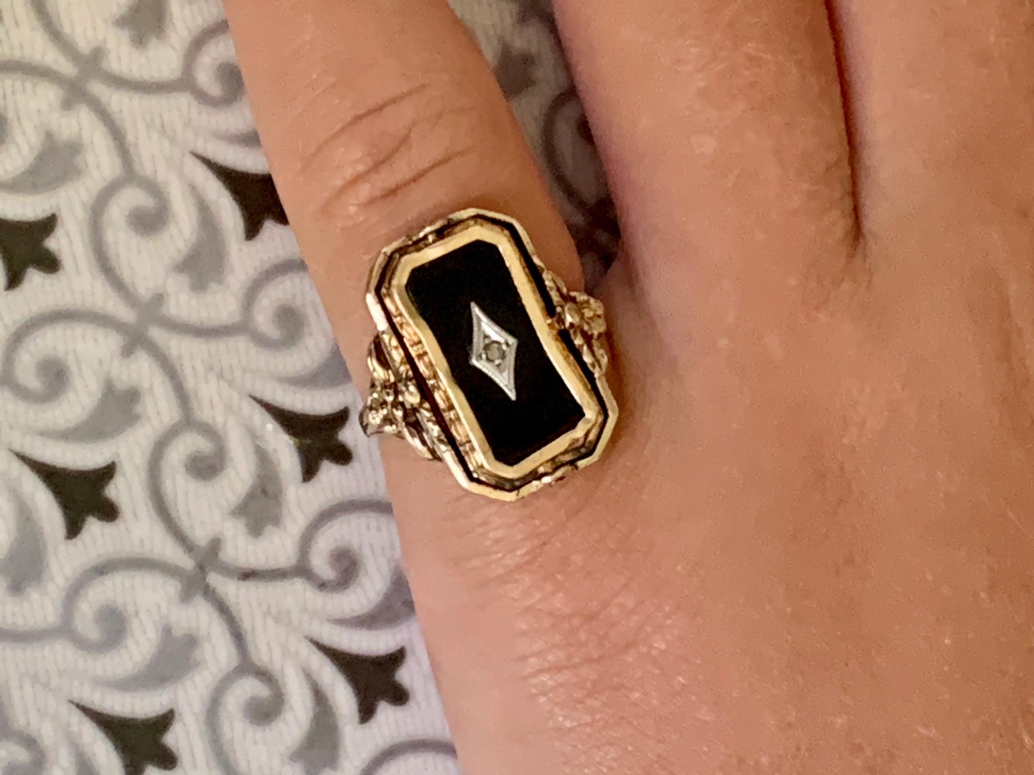 Victorian Cameo and Black Onyx Reversible Mourning 10 Karat Yellow Gold Ring 1