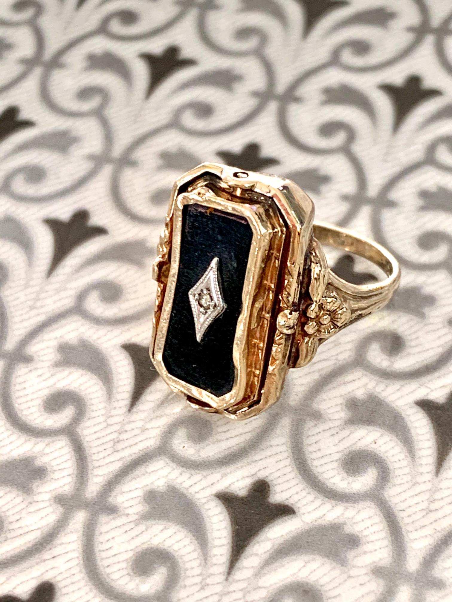 Round Cut Victorian Cameo and Black Onyx Reversible Mourning 10 Karat Yellow Gold Ring