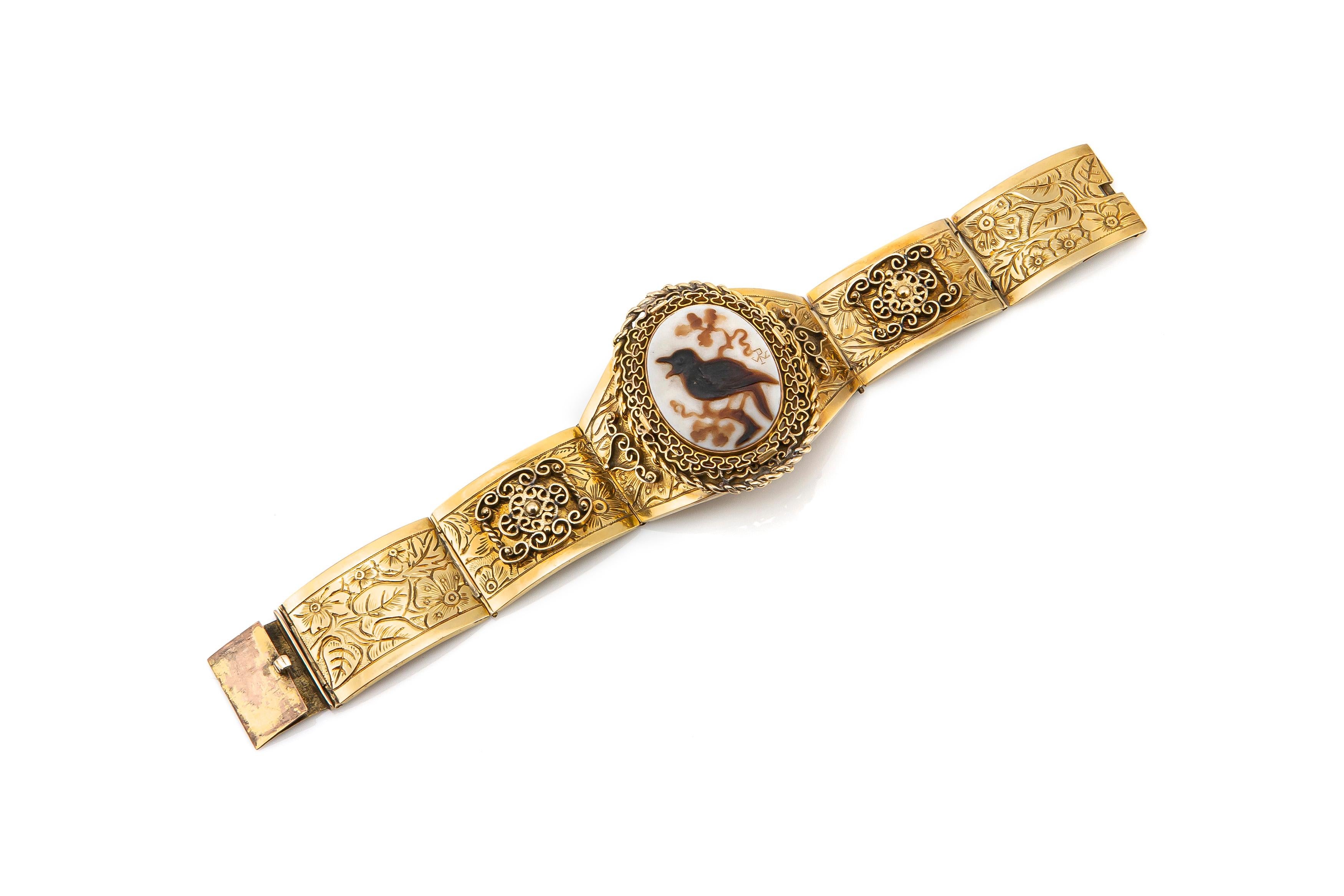 Goldarmband mit viktorianischem Kameevogel-Detail für Damen oder Herren im Angebot