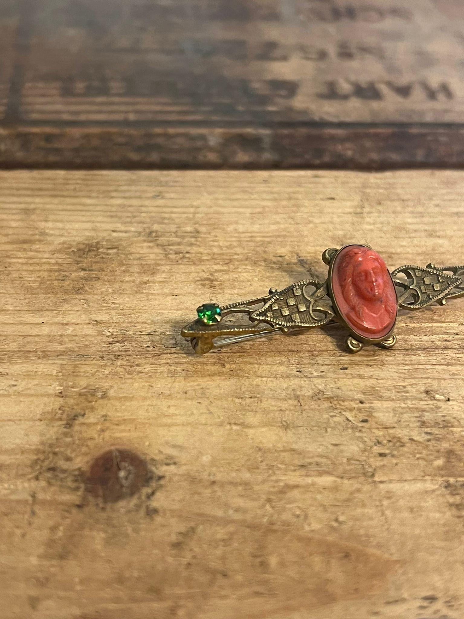 Victorian Cameo Brooch Bar Pin In Good Condition For Sale In Seattle, WA
