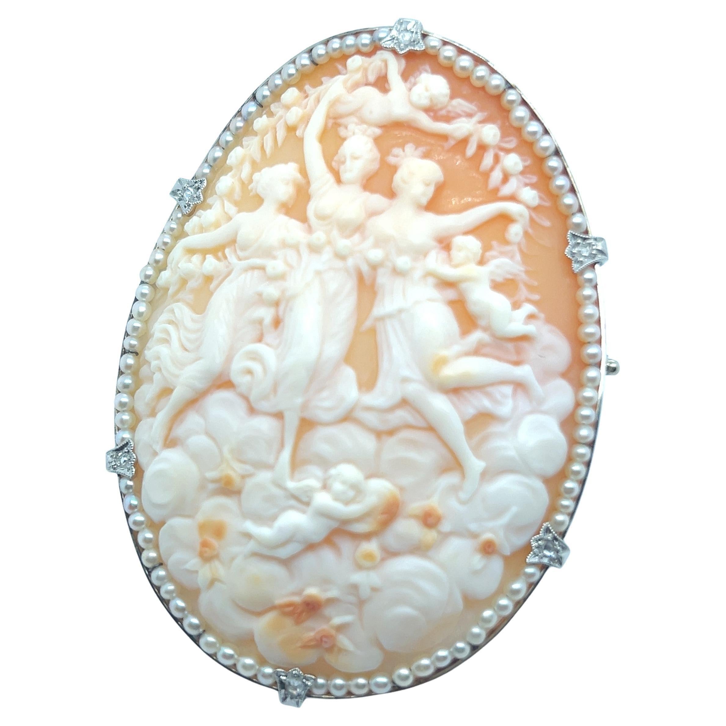 Victorian Cameo Brooch with Pearls & Damonds in Platinum In Good Condition For Sale In Lucerne, CH