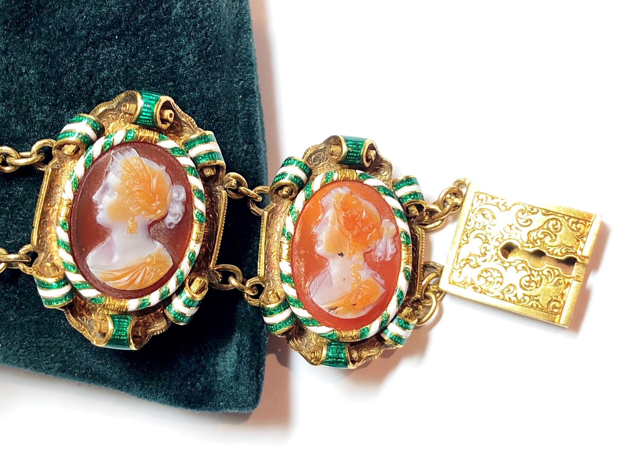 Victorian Cameo Carnelian Gold Enamel Suite of Brooch and Bracelet In Good Condition In London, GB