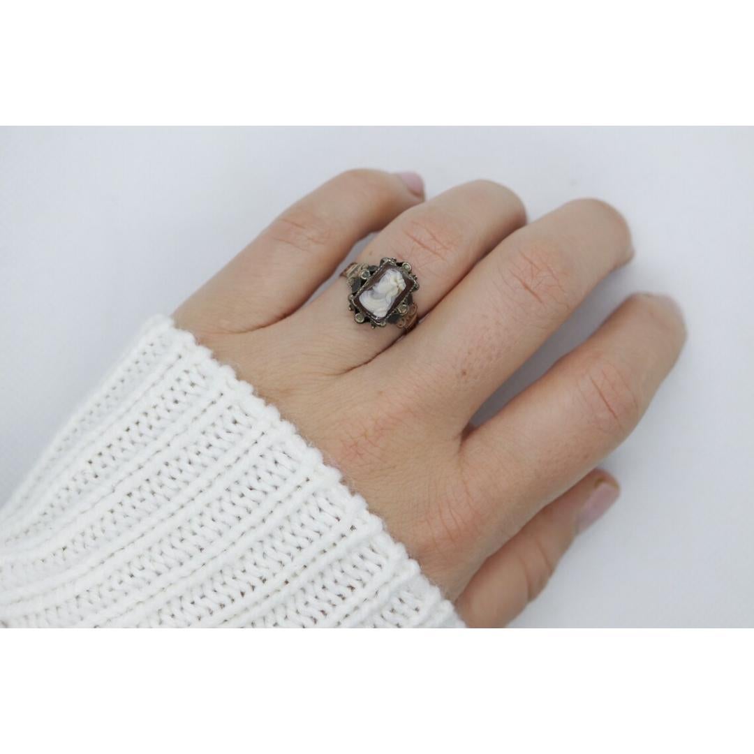 Vintage from the 1900s
Size: 7 US
Materials: Gold
Gemstone: Coral
Gem color: White
Band color: Gold

Style: Victorian


Precious petite Shell cameo ring. Set in European 10k (unmarked) rose gold. Antique made beginning of century.

Condition: shows