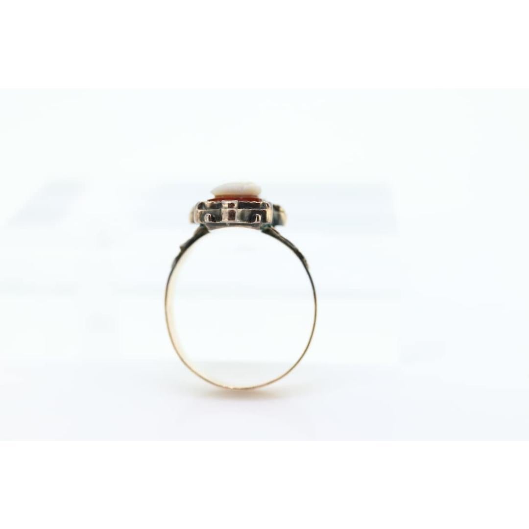 Victorian Cameo carved shell 10k signet ring. Antique 10k Rose gold Signet ring In Good Condition For Sale In Port Charlotte, FL