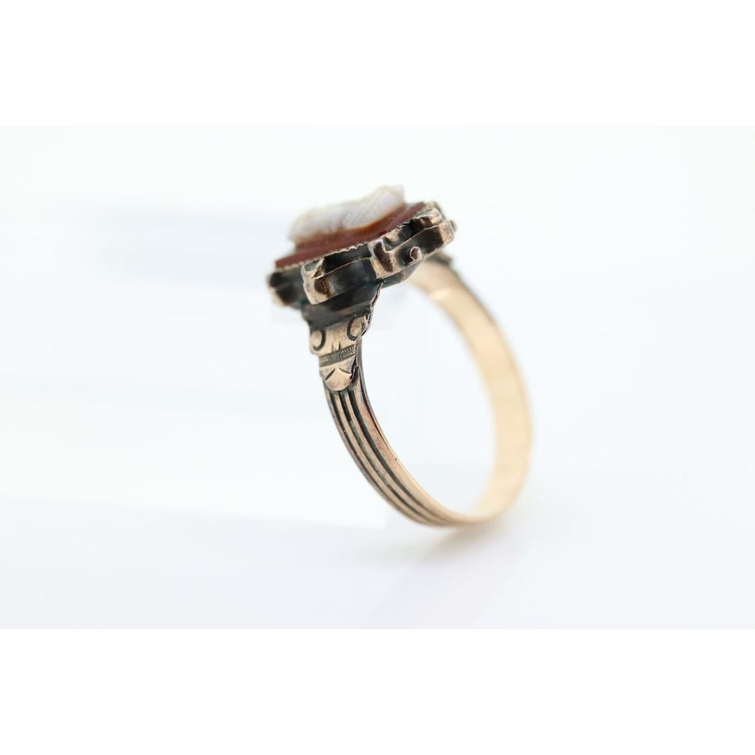 Victorian Cameo carved shell 10k signet ring. Antique 10k Rose gold Signet ring For Sale 1
