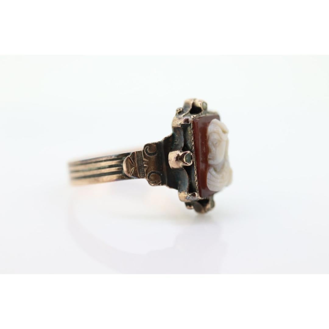 Victorian Cameo carved shell 10k signet ring. Antique 10k Rose gold Signet ring For Sale 2