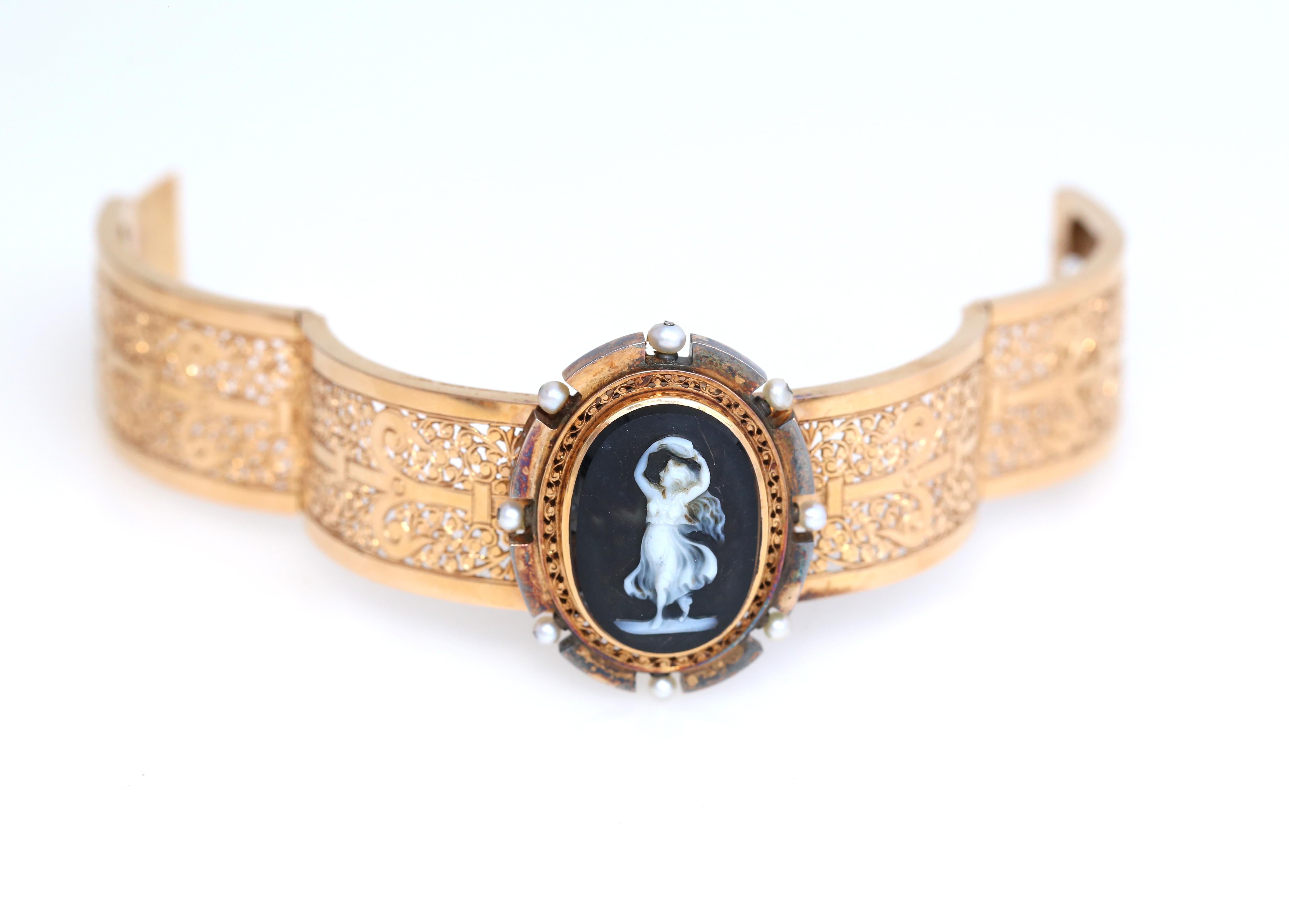 Women's Victorian Cameo Onyx Set Bracelet Pendant Earrings 18k Gold Original Box, 1900 For Sale