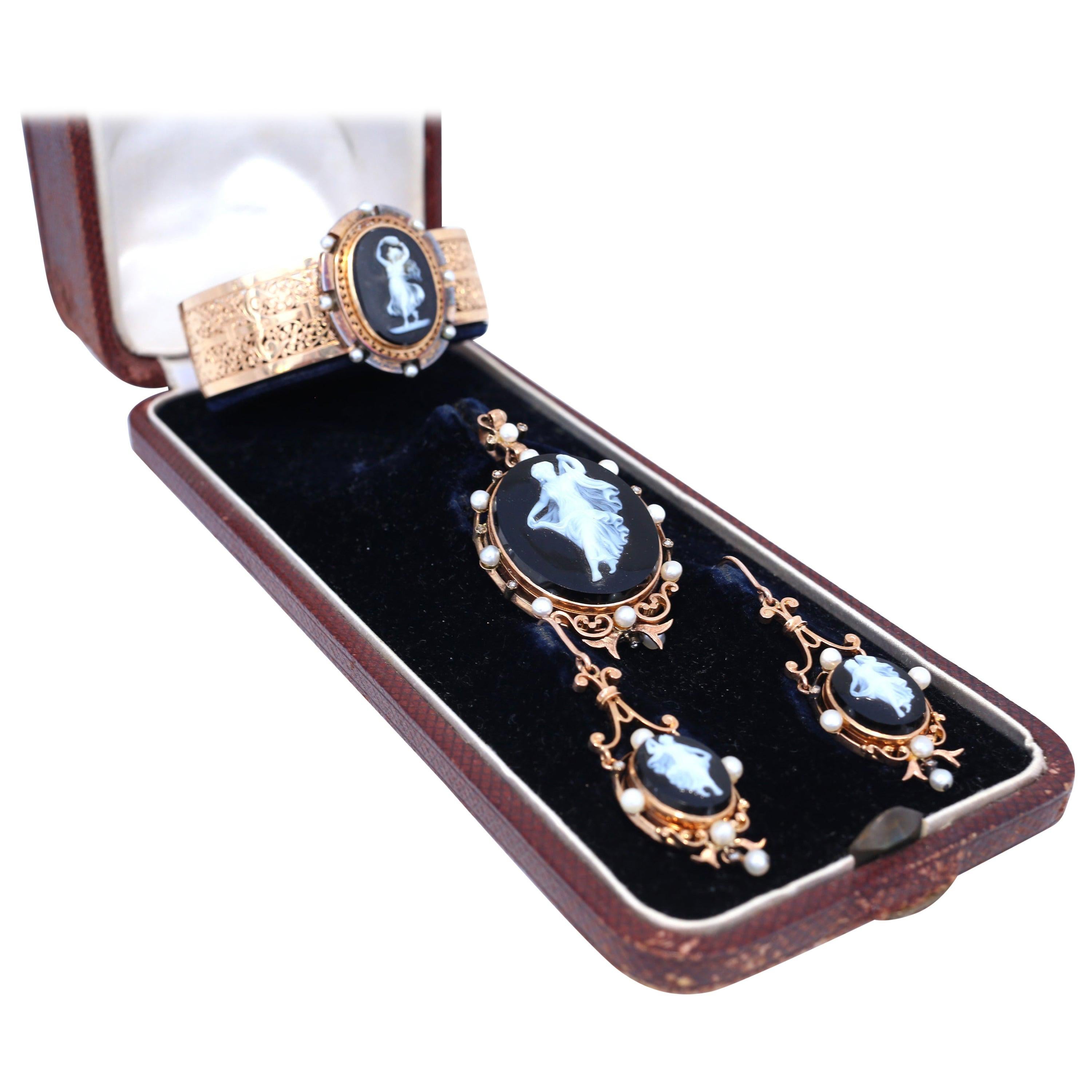 Victorian Cameo Onyx Set Bracelet Pendant Earrings 18 Karat Gold Original Box