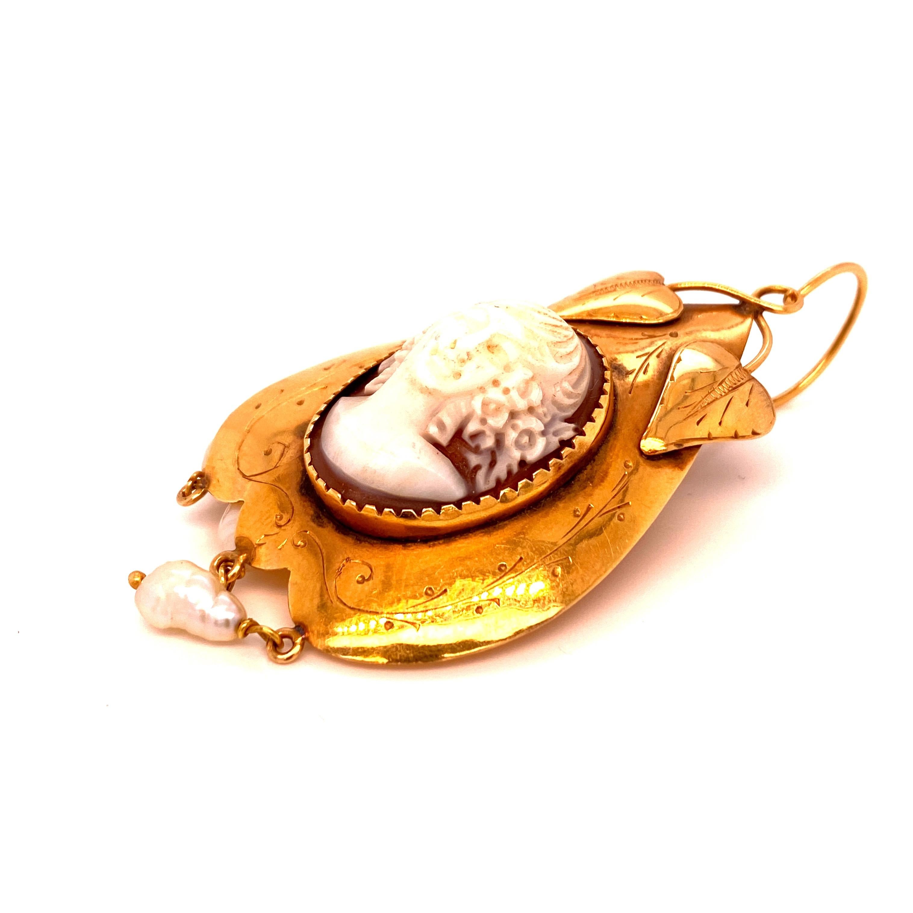 Victorian Cameo Pearls Gold Earrings In Excellent Condition In Napoli, Italy