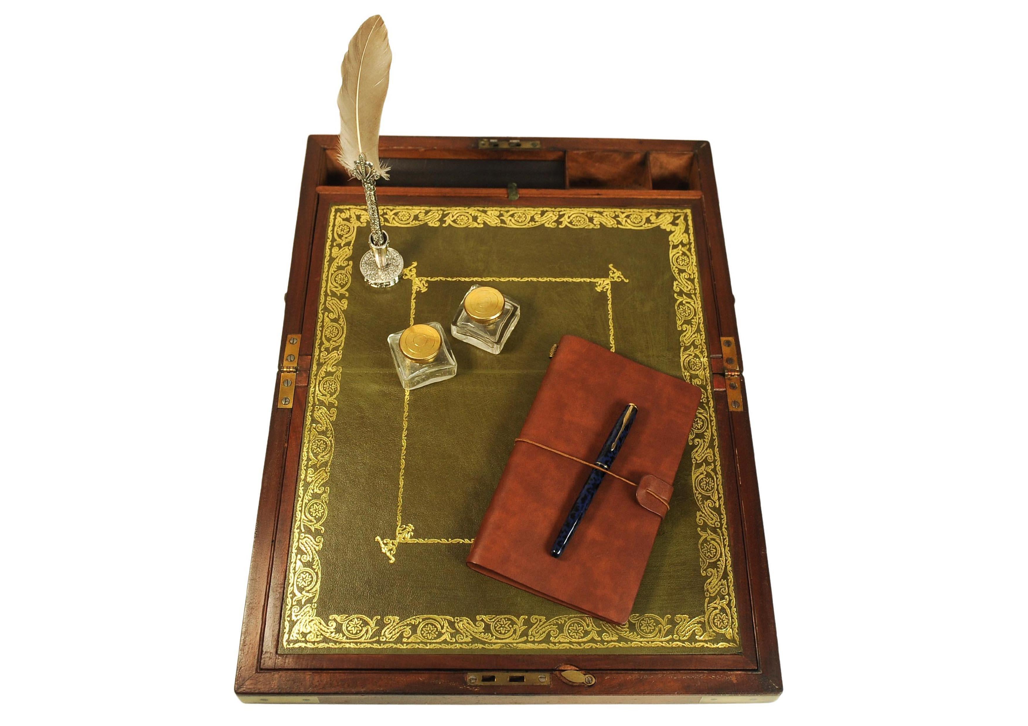 Viktorianische Campaigner Messing gebundene Schreiben Slope mit einem grünen Leder Interieur (Britisch) im Angebot