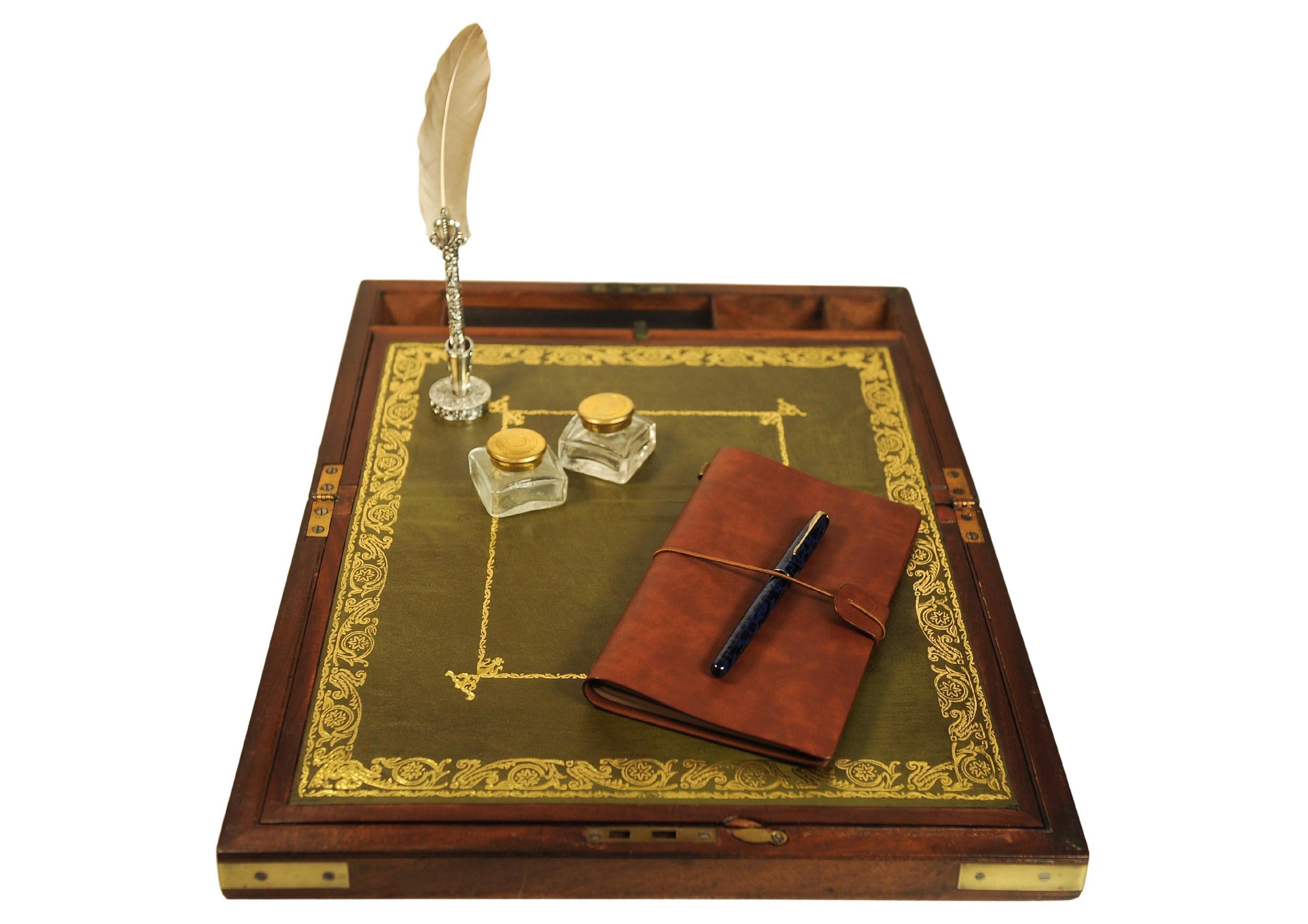 Viktorianische Campaigner Messing gebundene Schreiben Slope mit einem grünen Leder Interieur (Handgefertigt) im Angebot