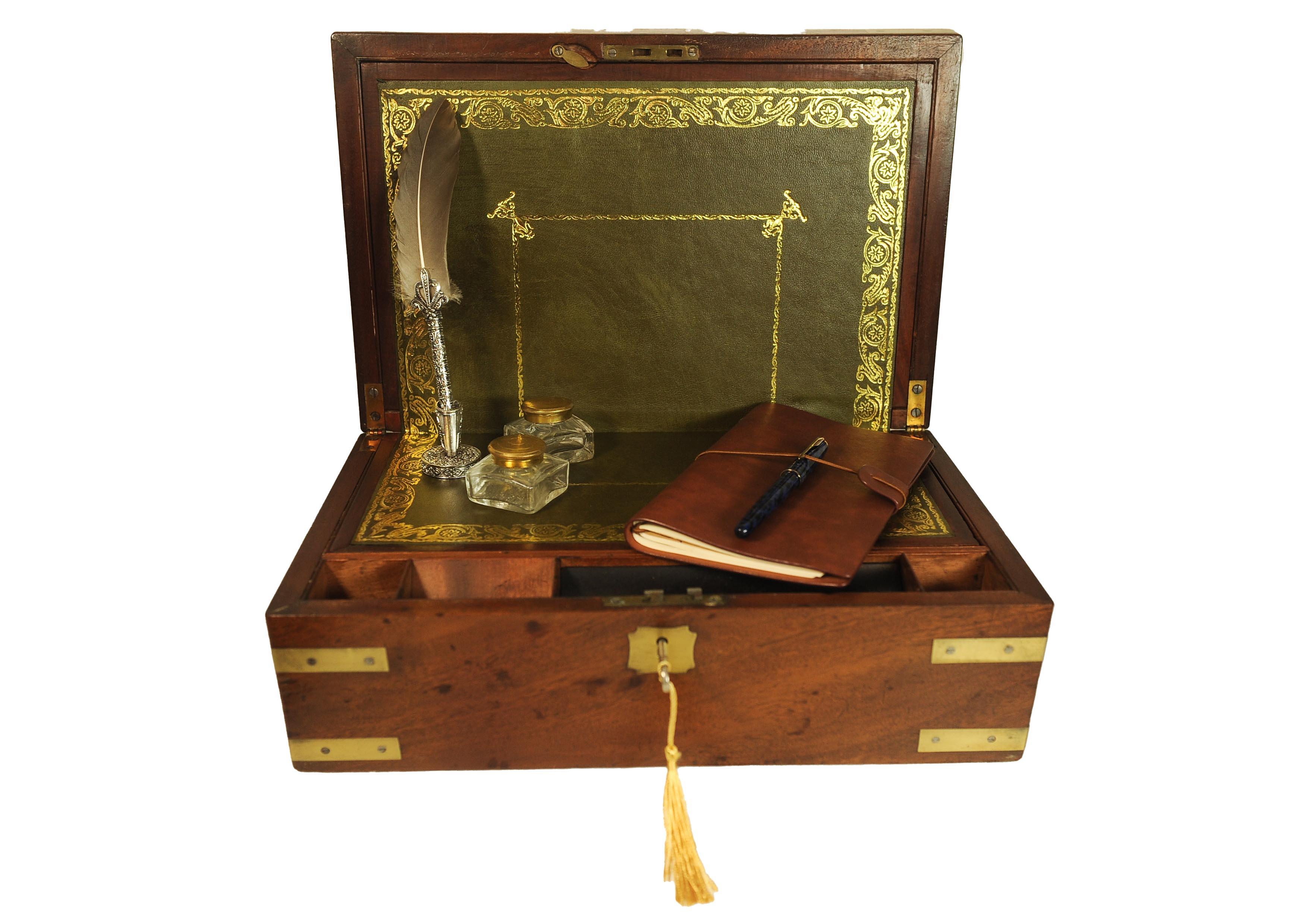 Viktorianische Campaigner Messing gebundene Schreiben Slope mit einem grünen Leder Interieur