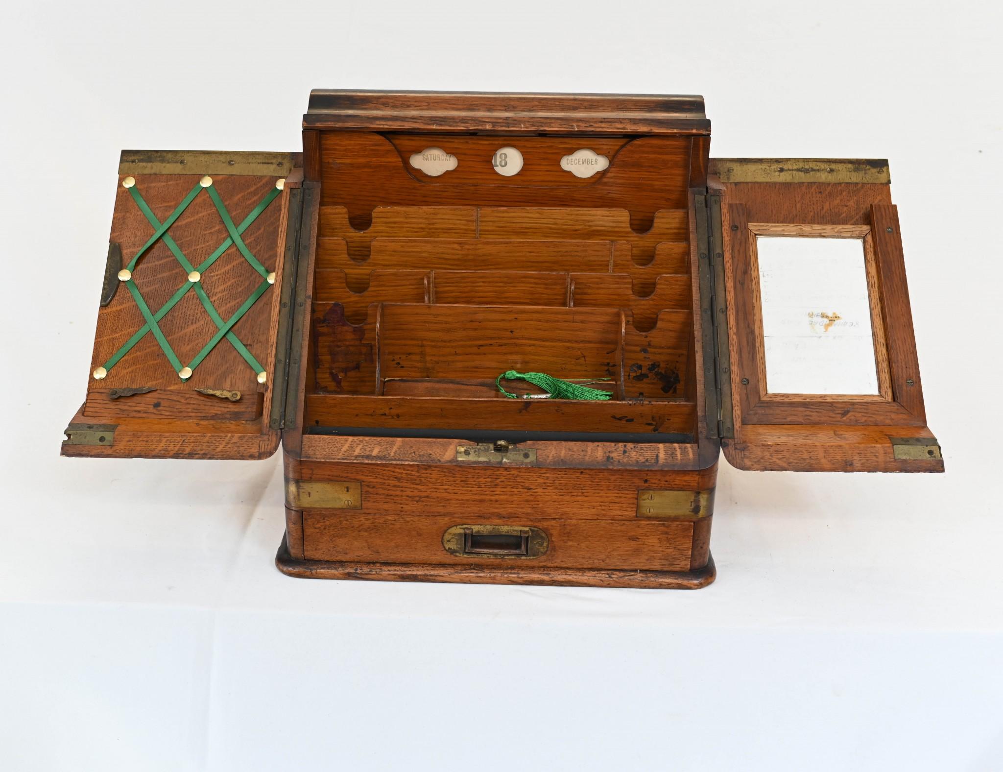 Fine XIX secolo Set da scrivania vittoriano Campaigner Scatola per lettere Vassoio 1890 Calendario in vendita